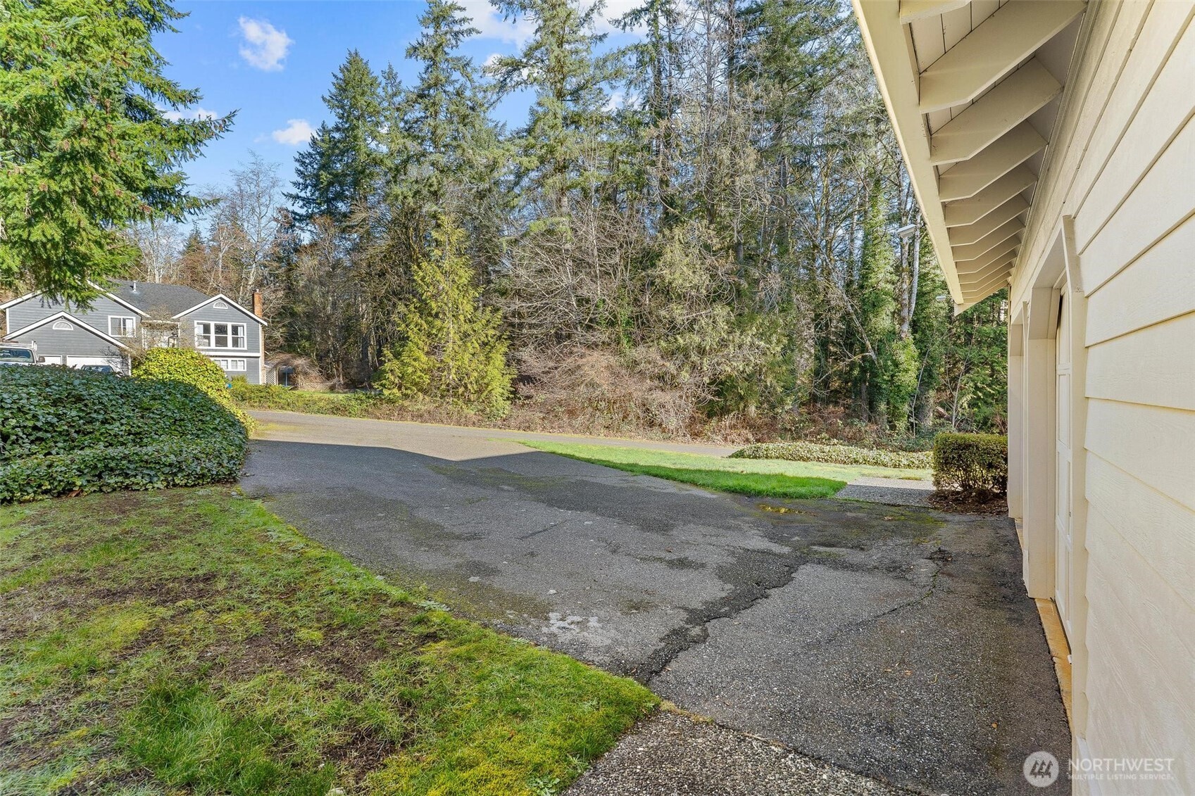 782 NW Apple Blossom Loop