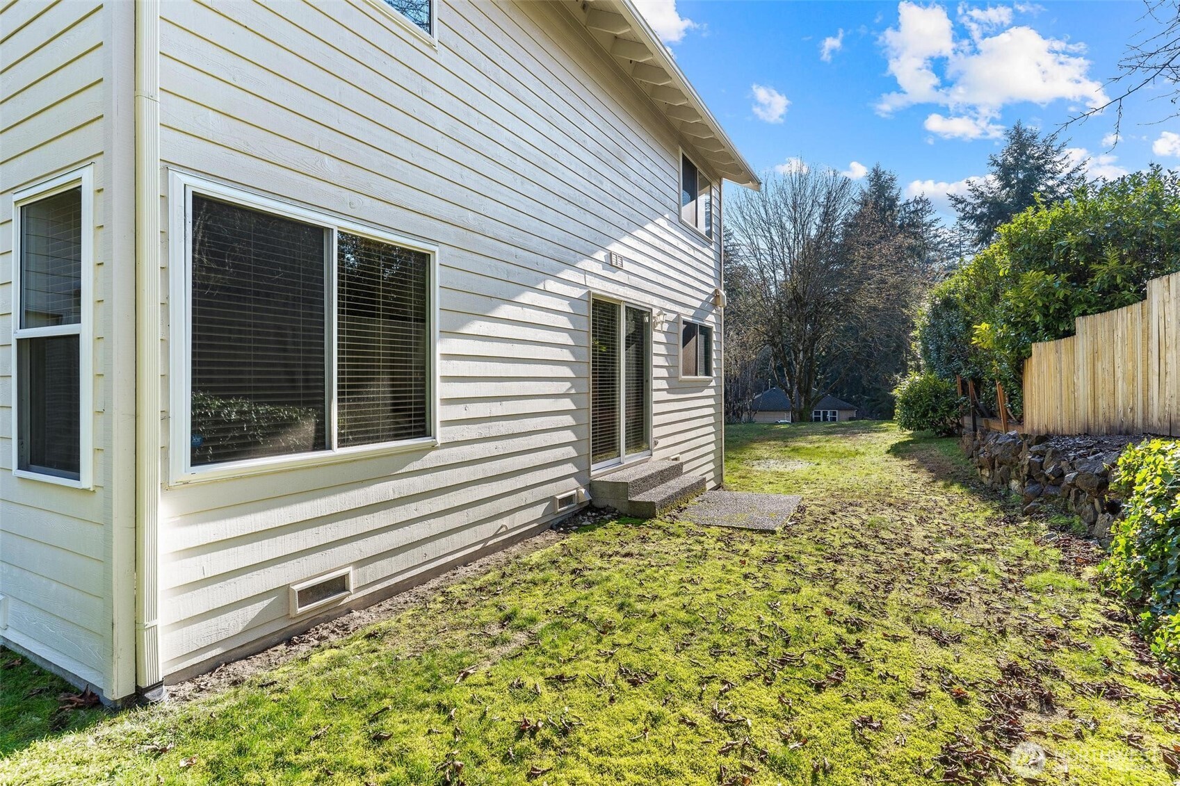 782 NW Apple Blossom Loop