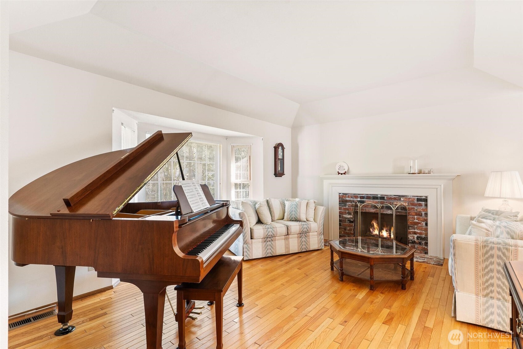 782 NW Apple Blossom Loop