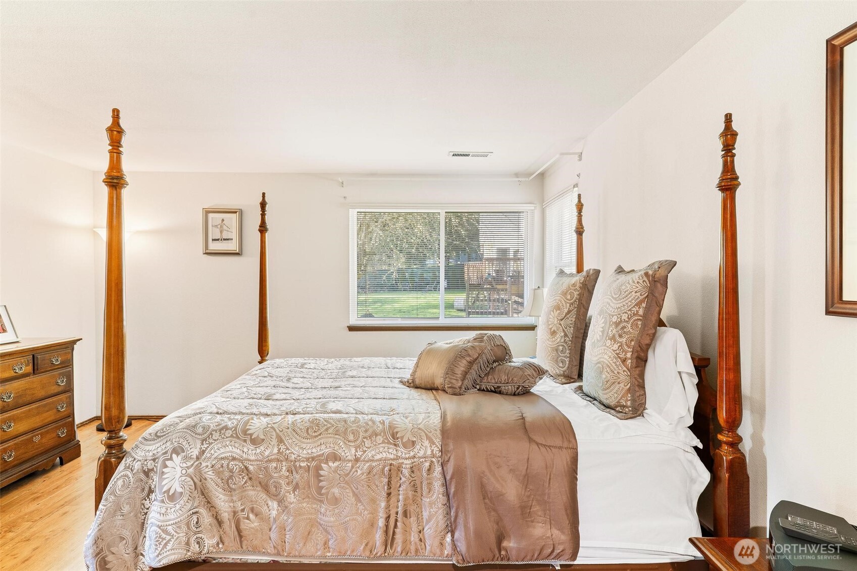 782 NW Apple Blossom Loop