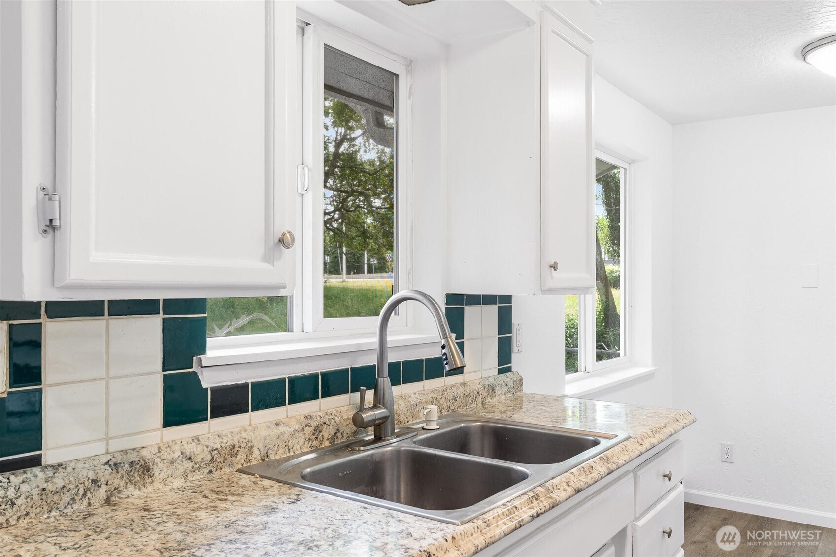 9221 -9223 North Lake Drive SW