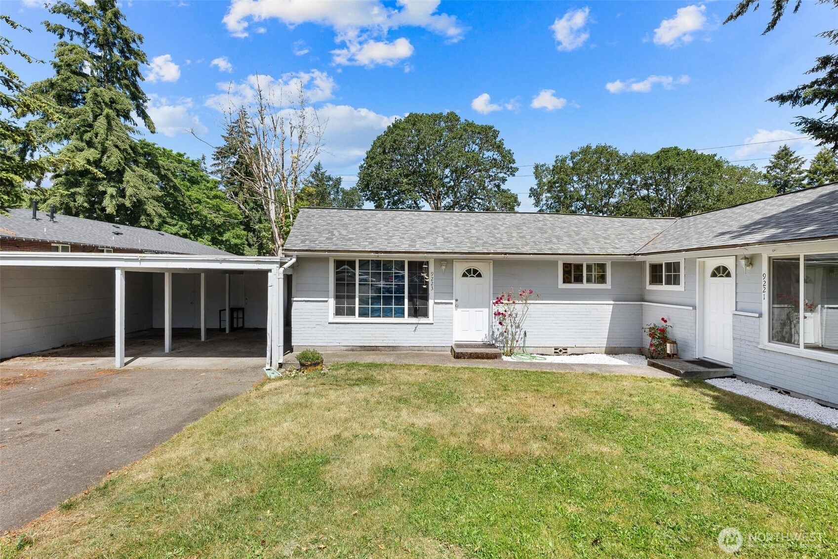 9221 -9223 North Lake Drive SW