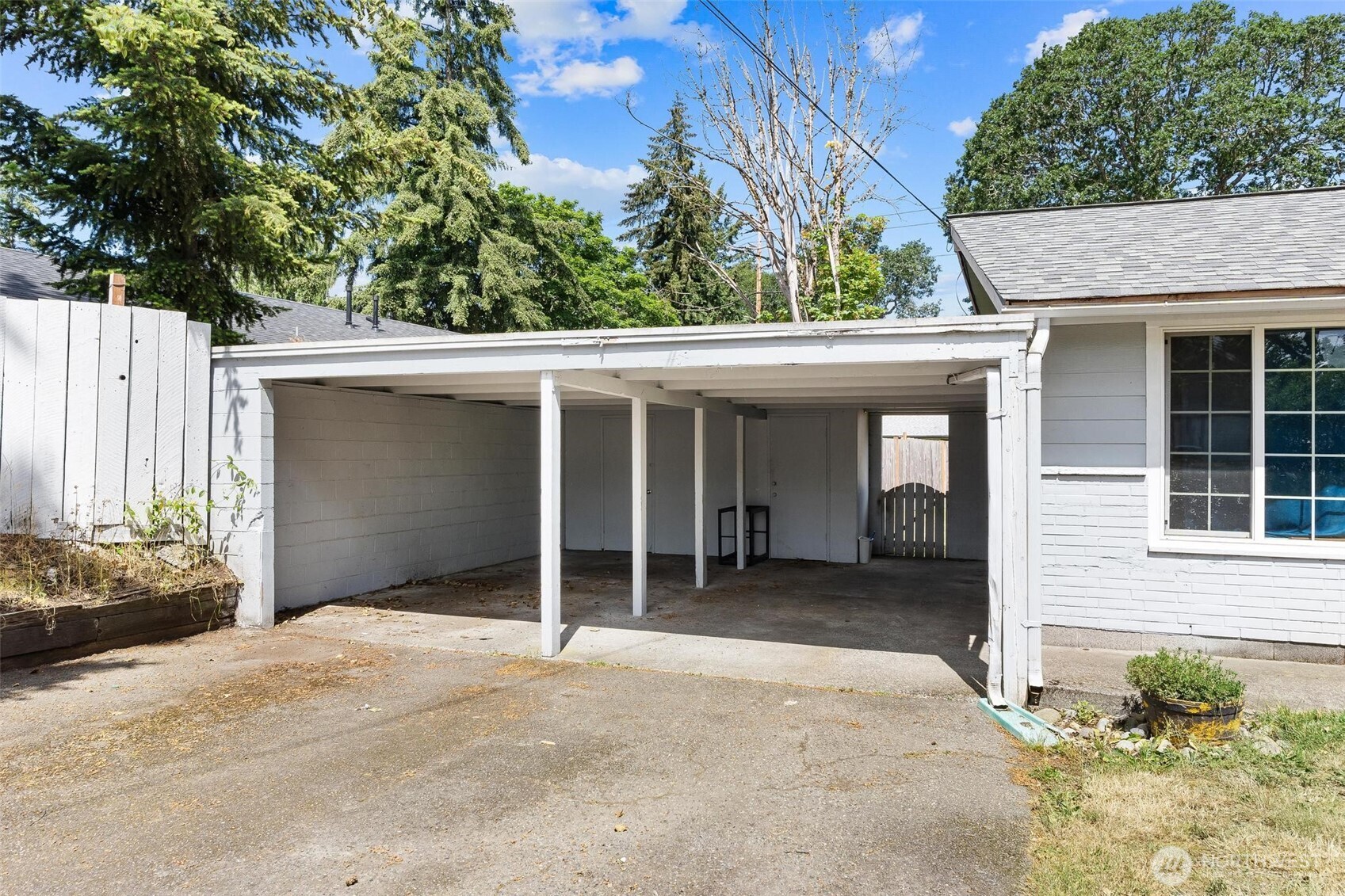 9221 -9223 North Lake Drive SW