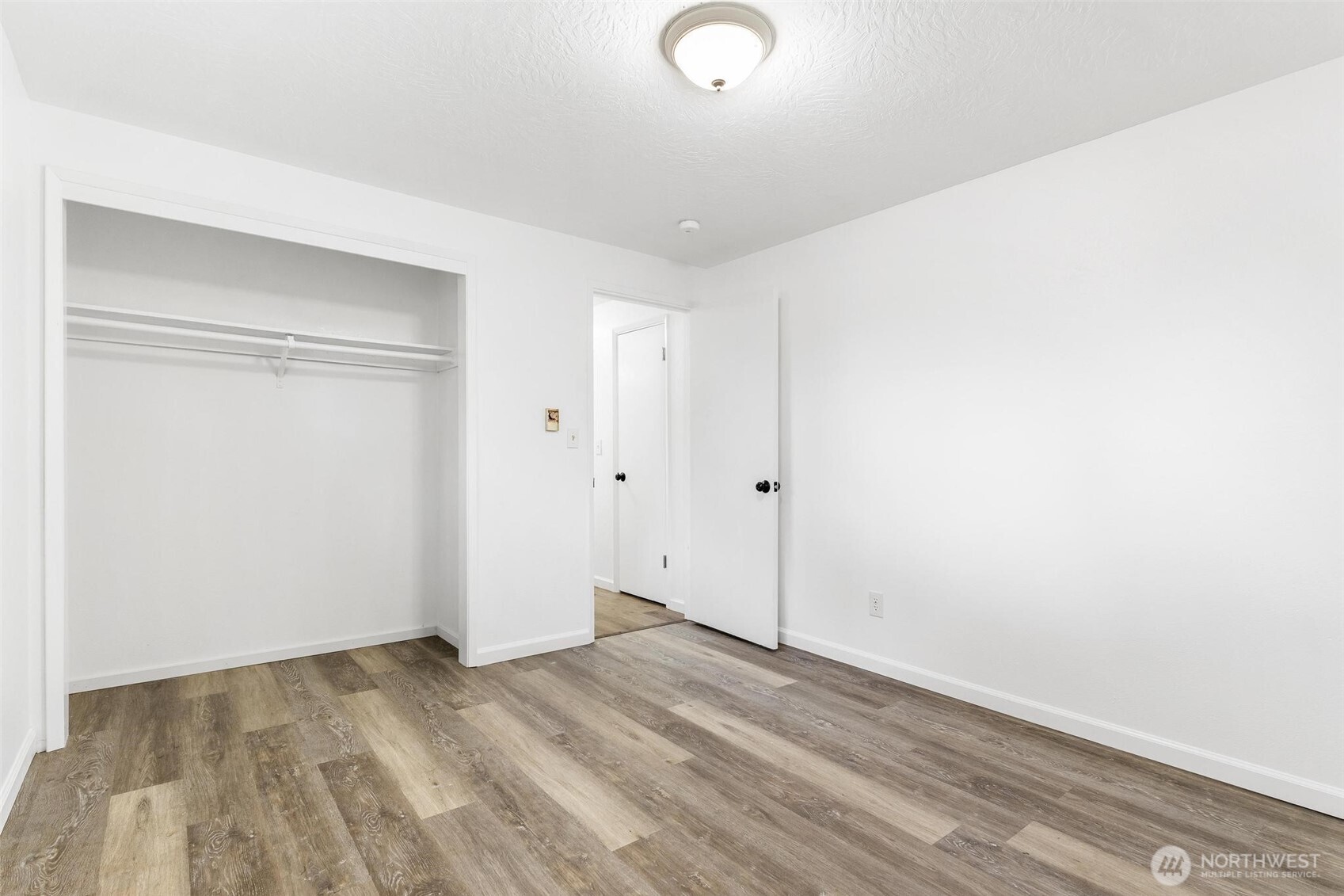 9221 -9223 North Lake Drive SW