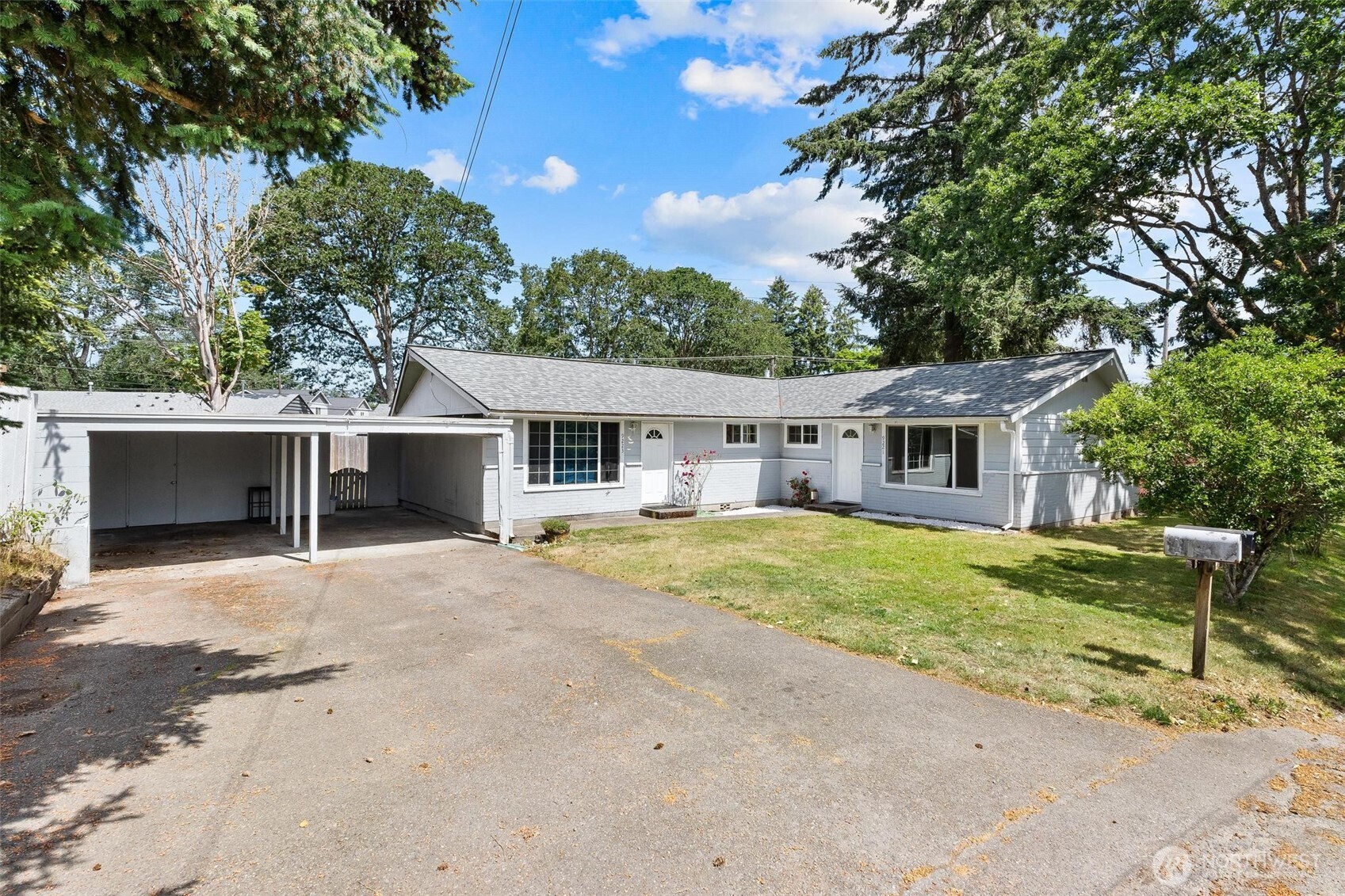 9221 -9223 North Lake Drive SW