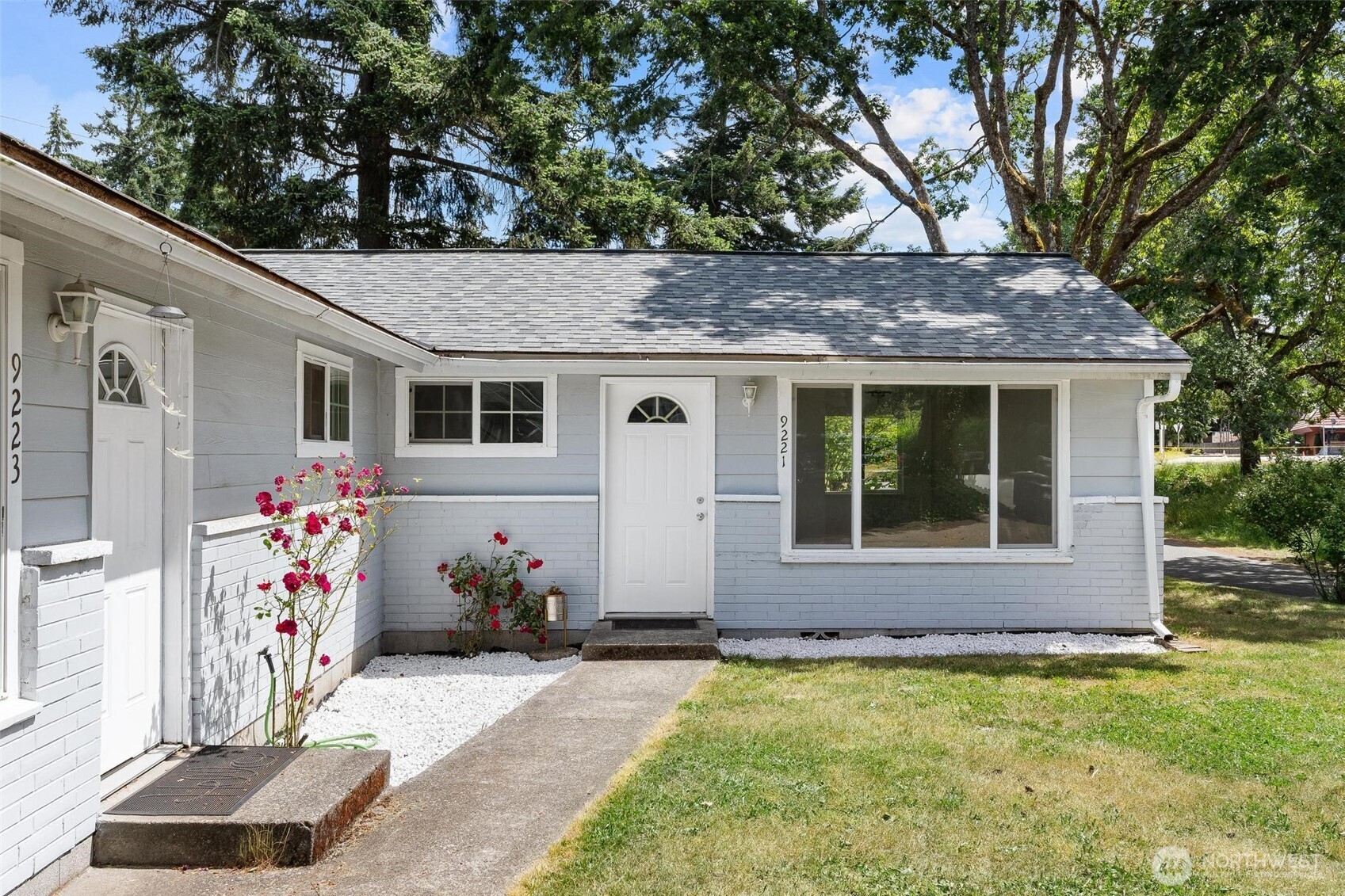 9221 -9223 North Lake Drive SW