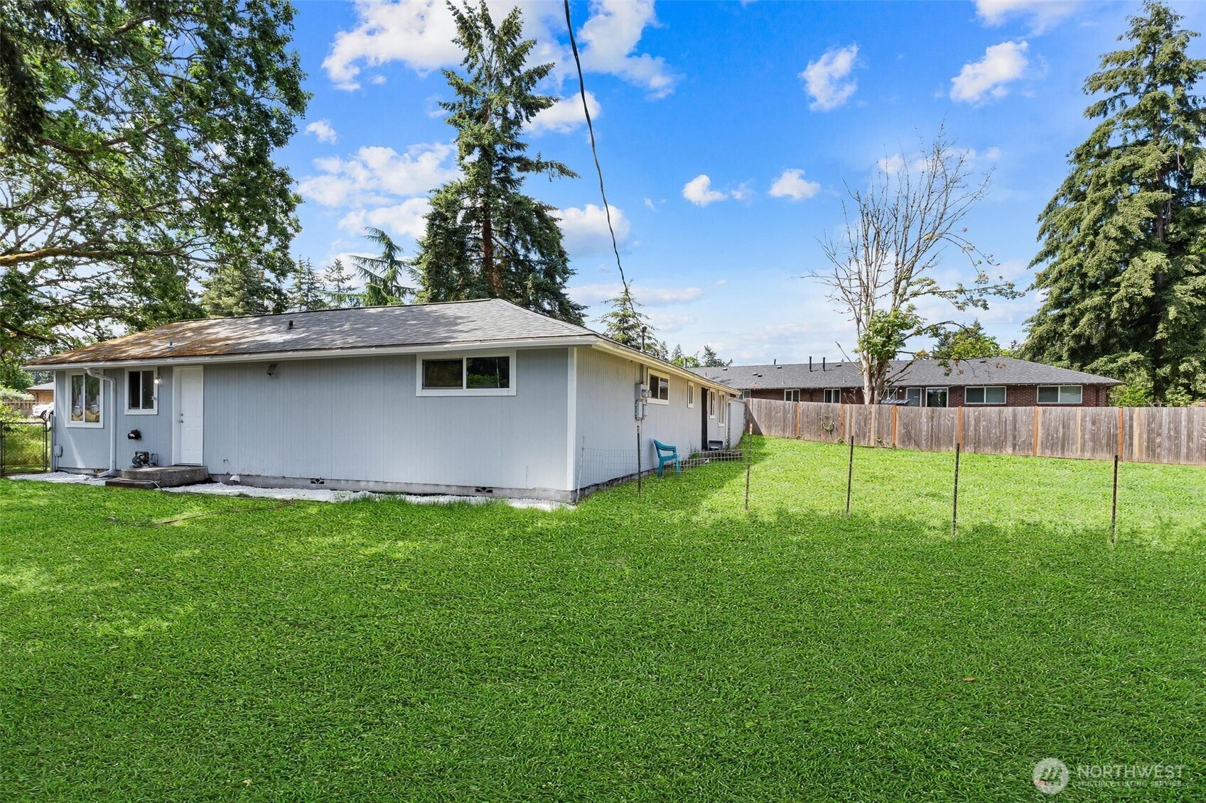 9221 -9223 North Lake Drive SW