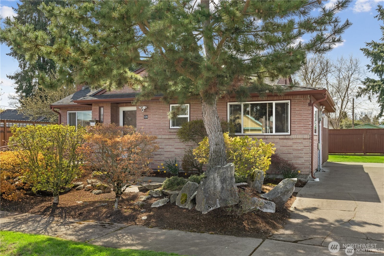 128 14th Street SE
