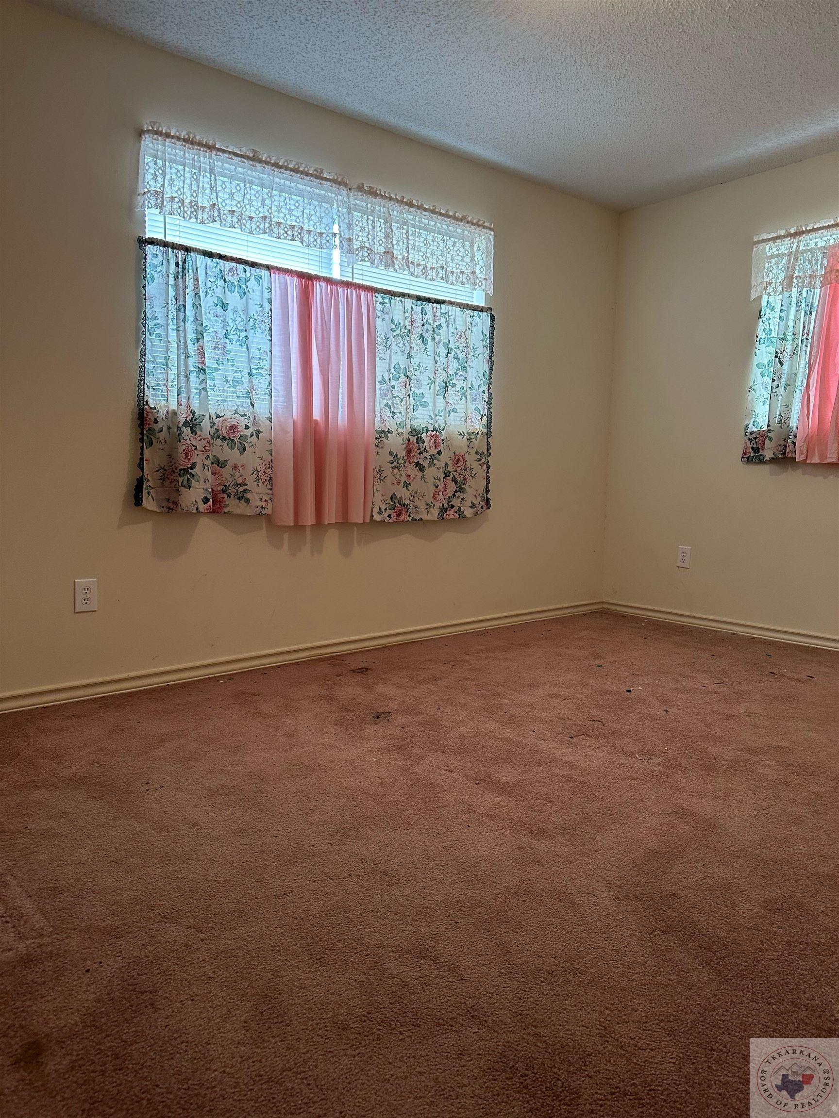 919 W Grizzley