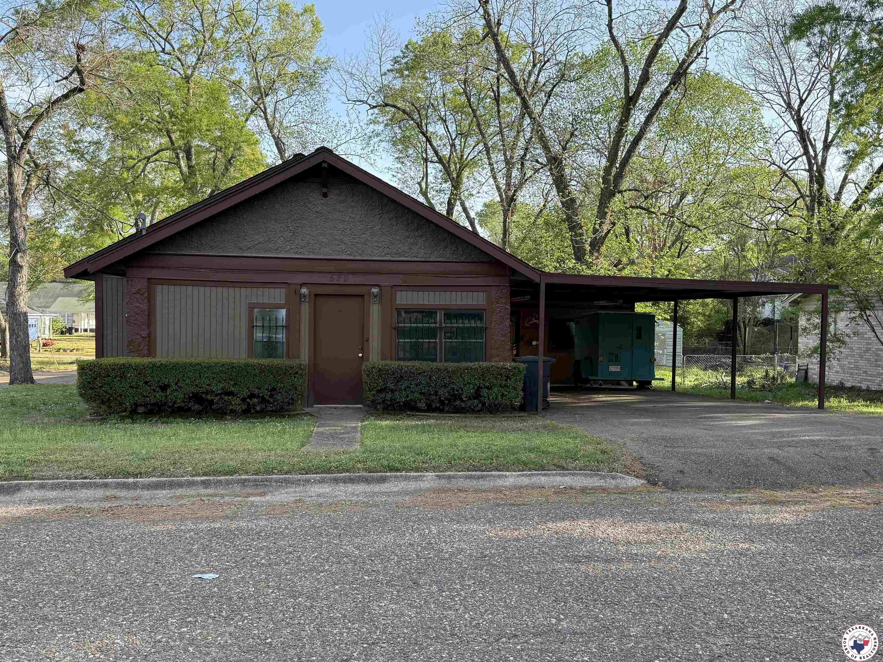 620 E 27th