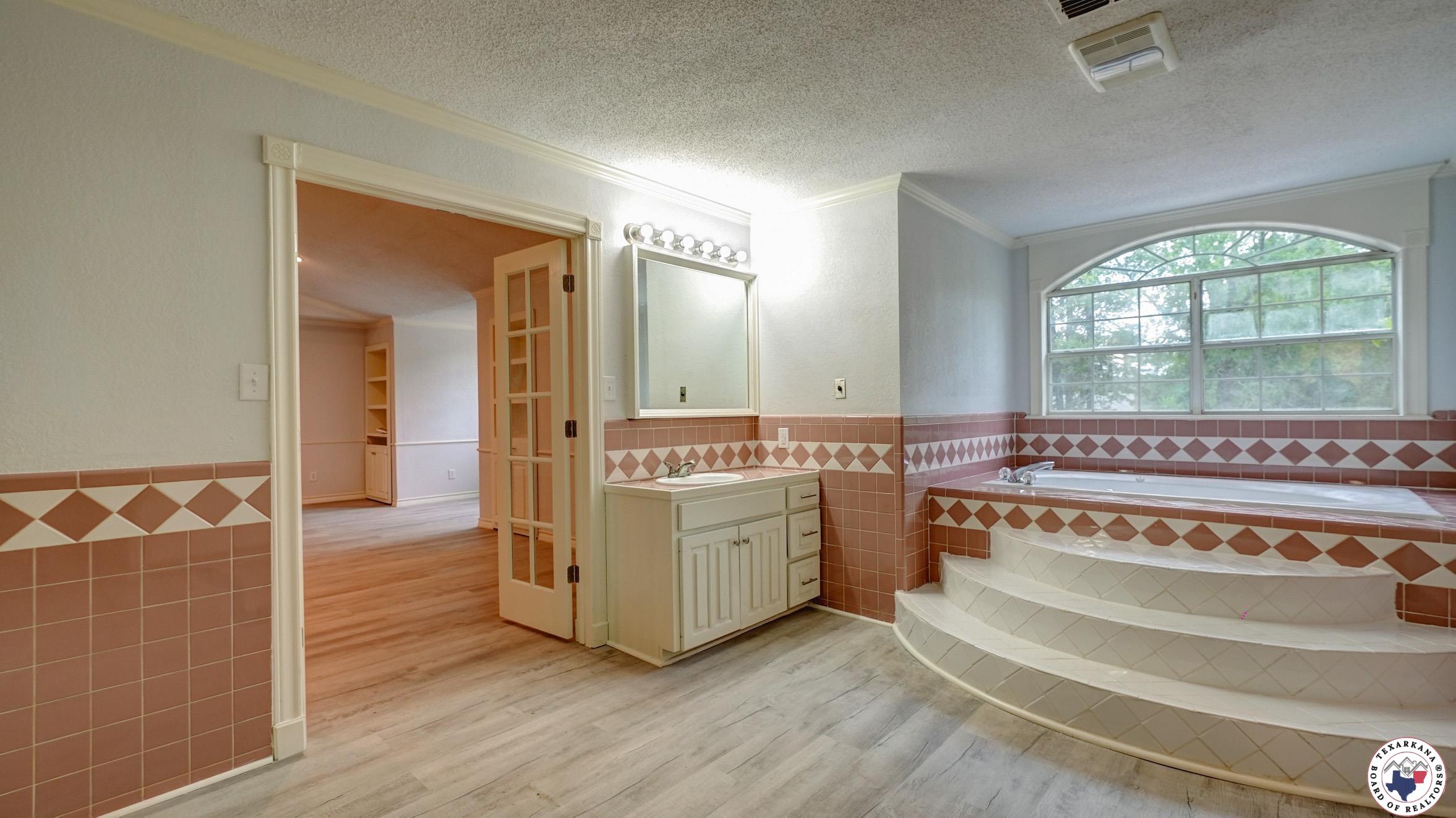 2607 Lonnie