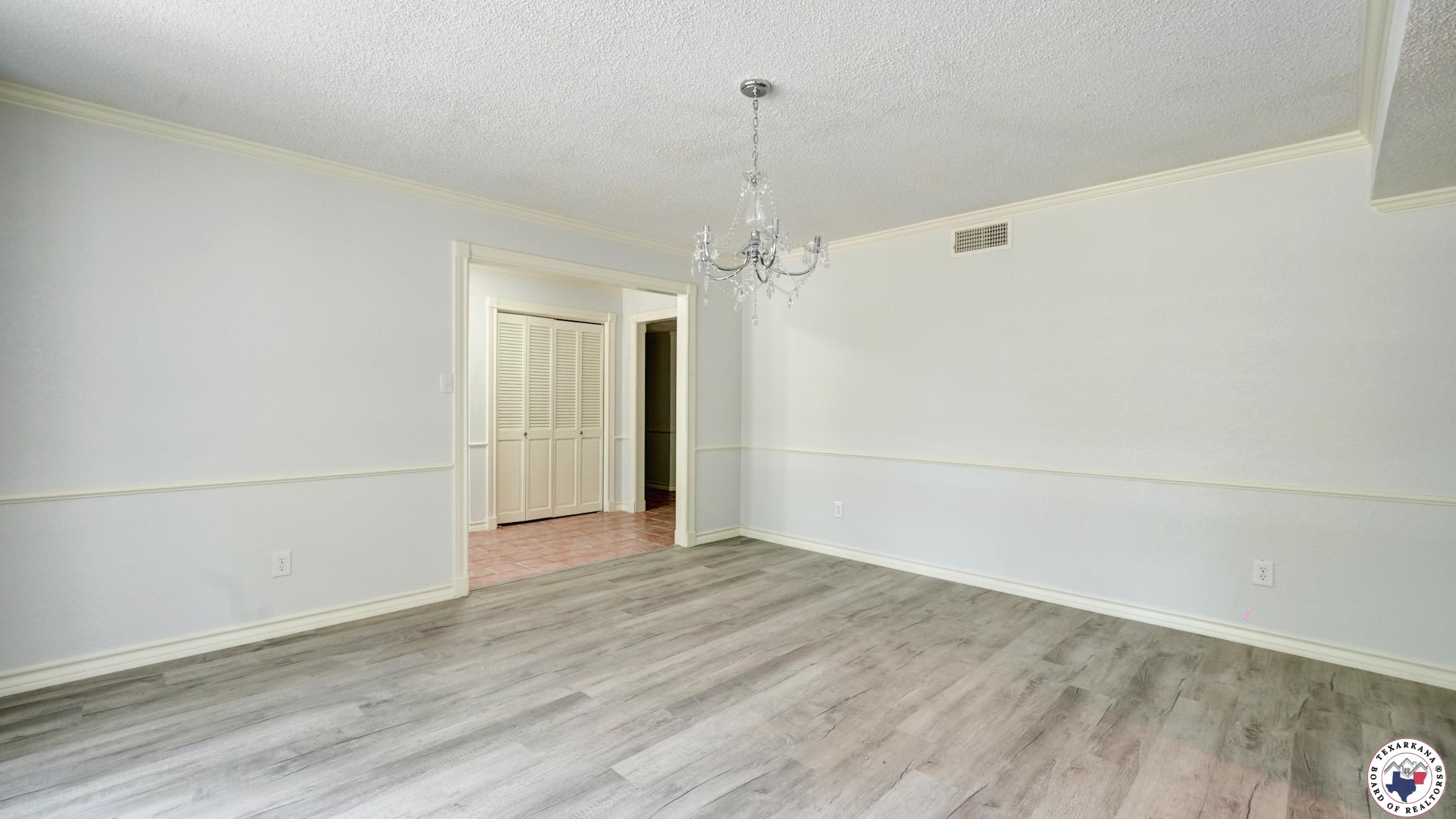 2607 Lonnie