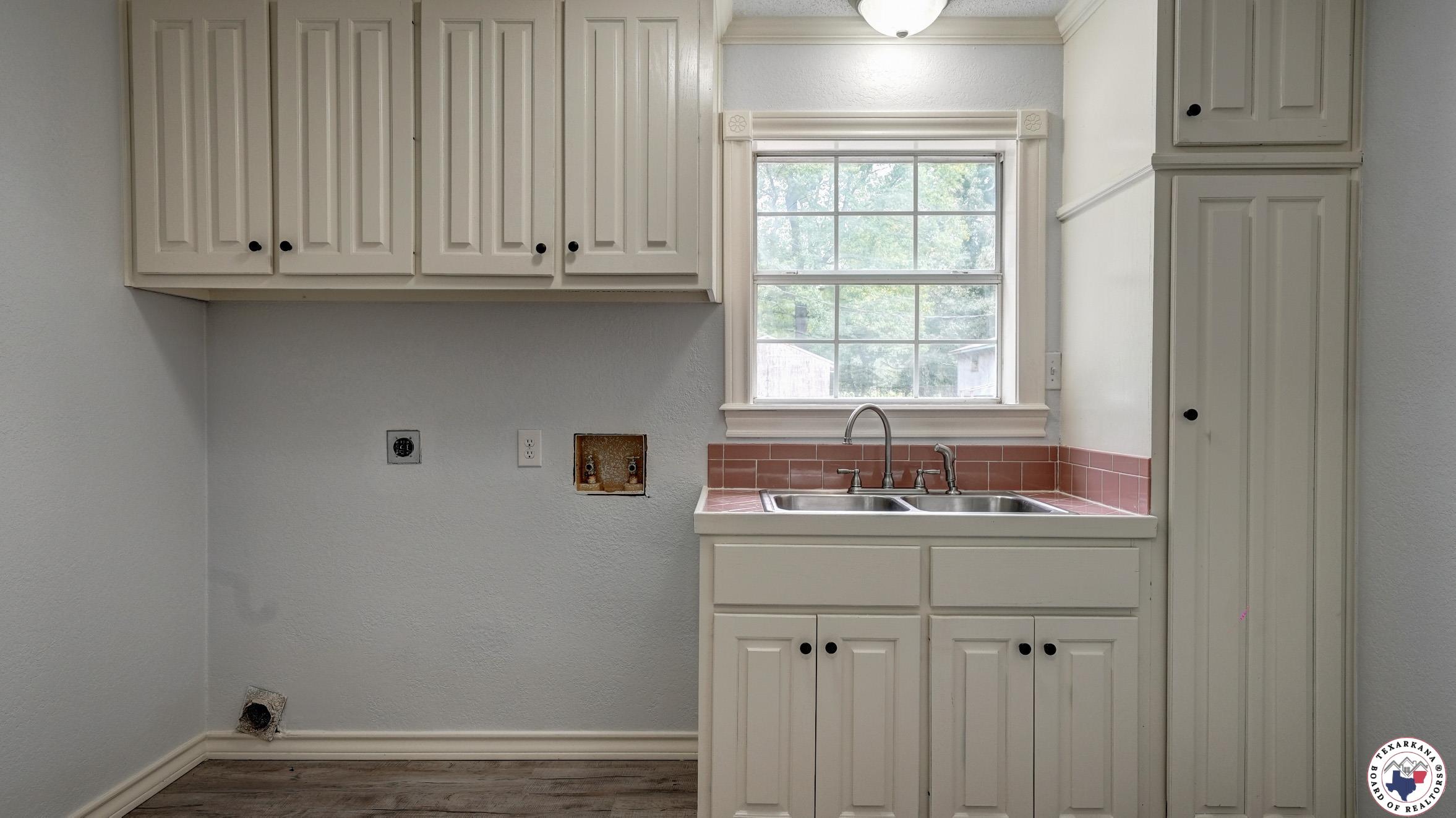 2607 Lonnie