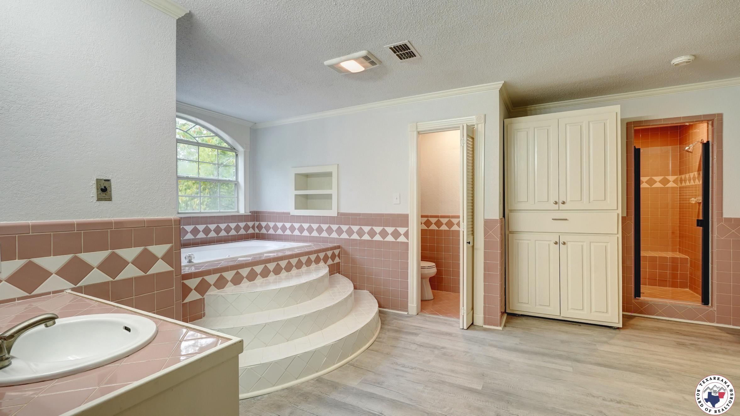 2607 Lonnie