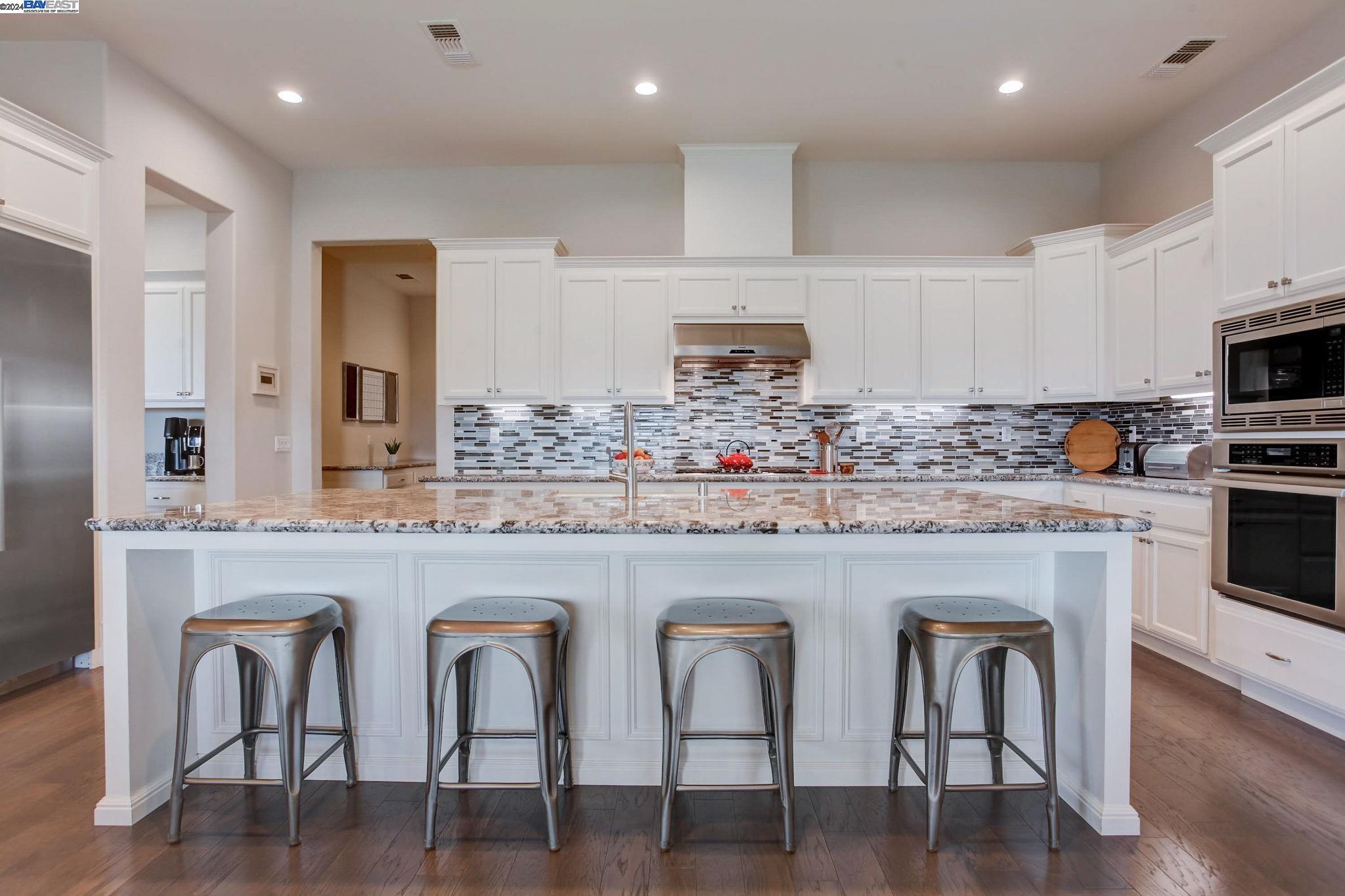 2311 Silver Oaks Ln