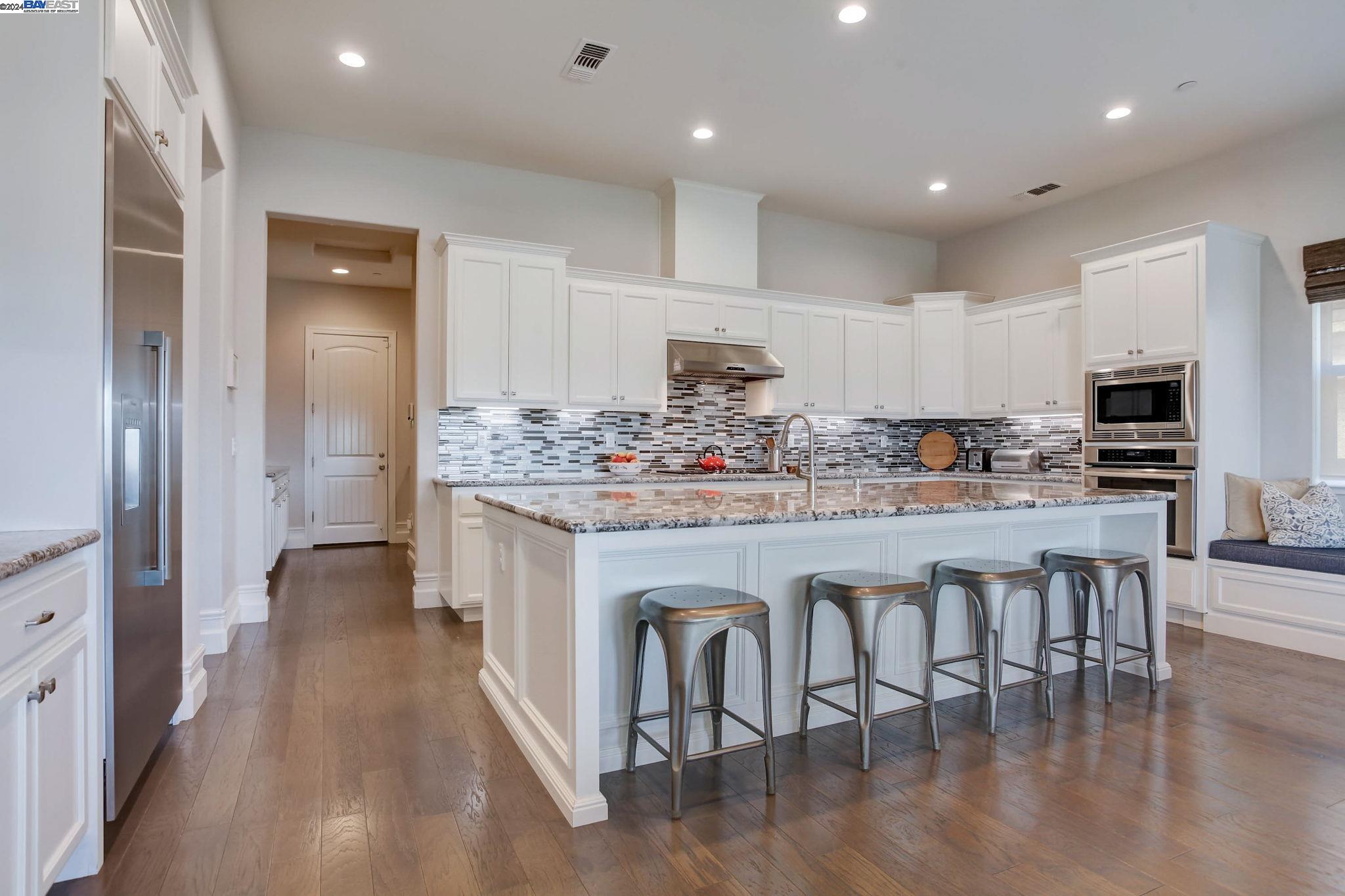 2311 Silver Oaks Ln
