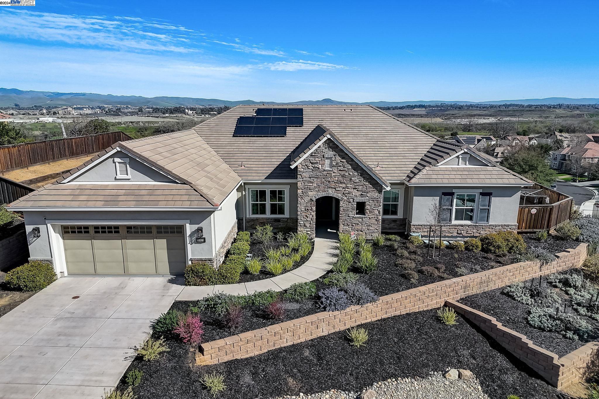 2311 Silver Oaks Ln