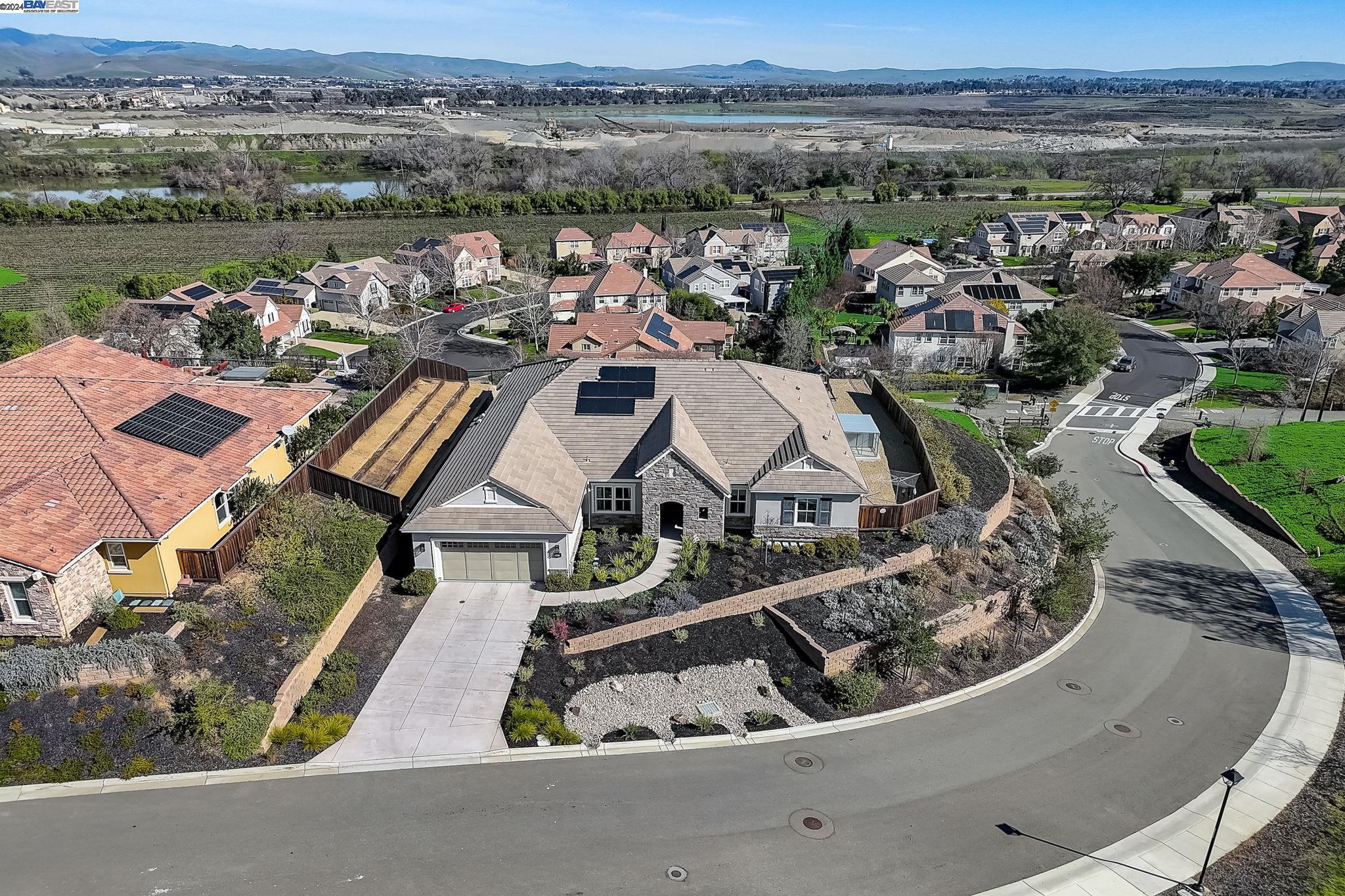 2311 Silver Oaks Ln