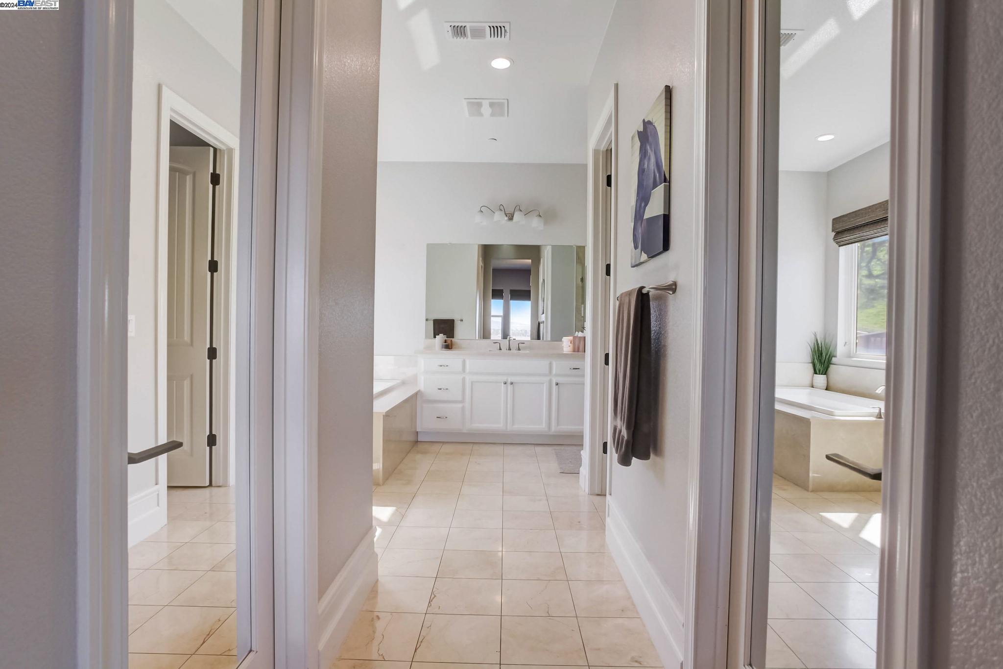 2311 Silver Oaks Ln