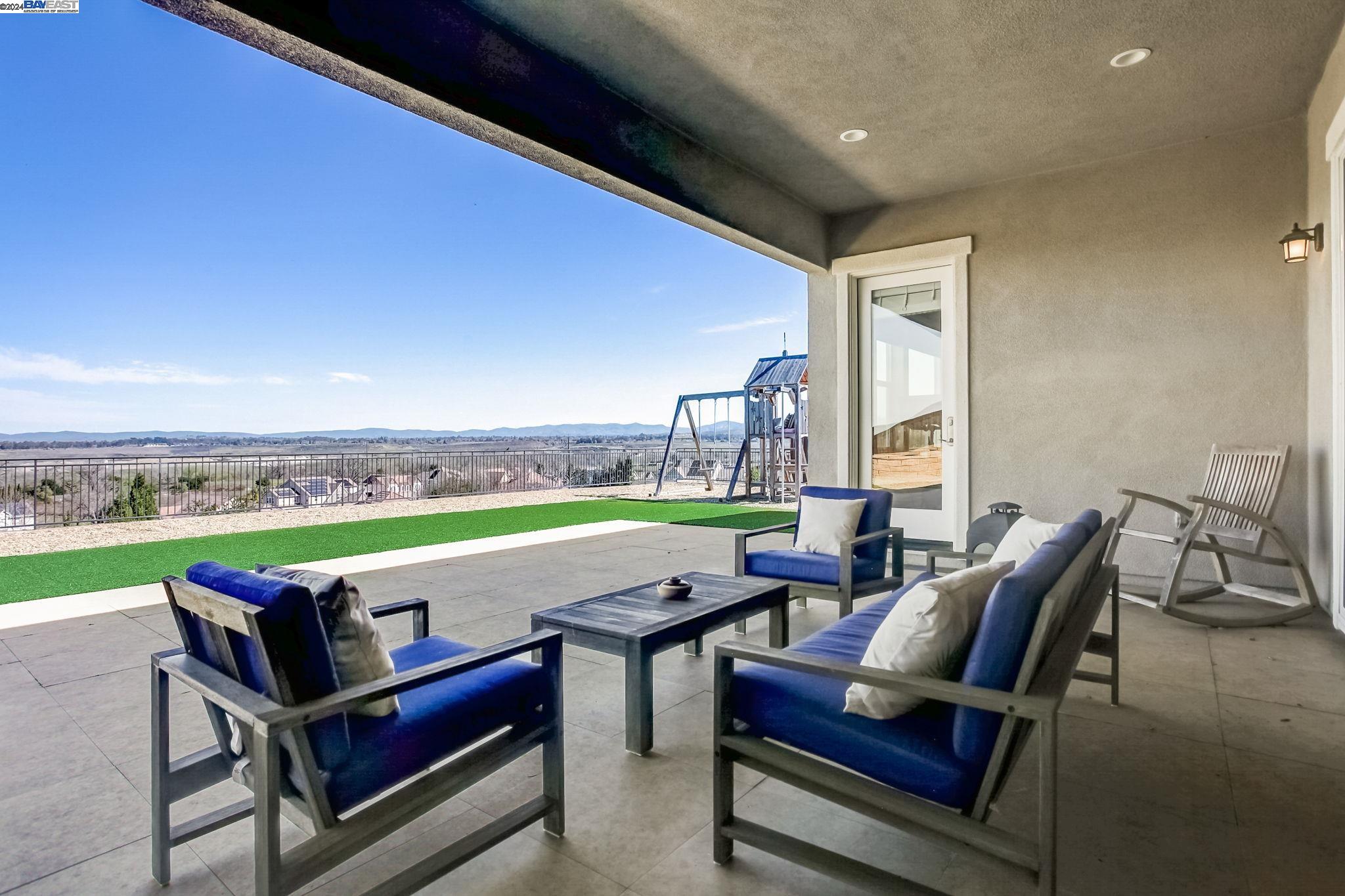 2311 Silver Oaks Ln