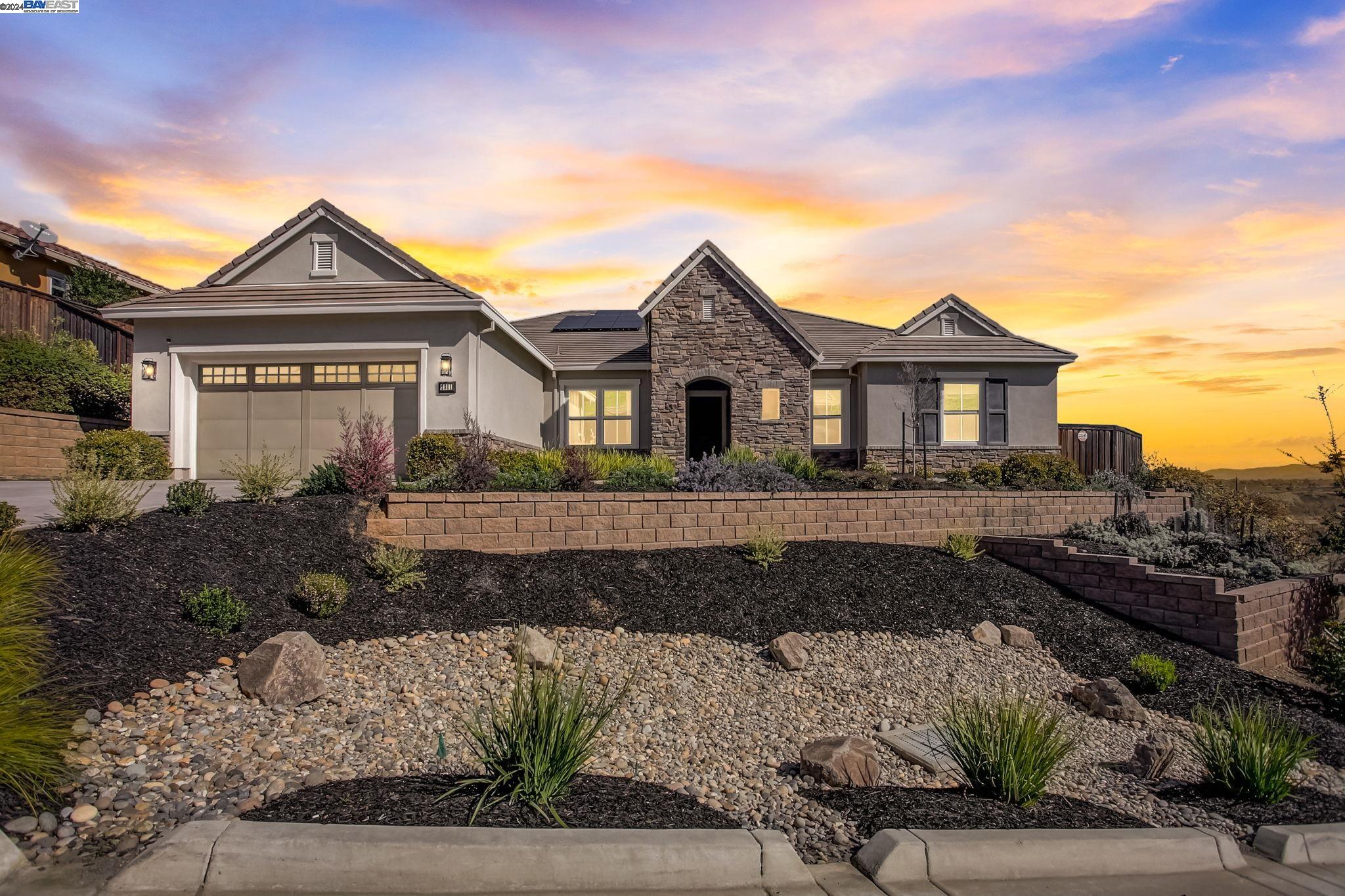 2311 Silver Oaks Ln