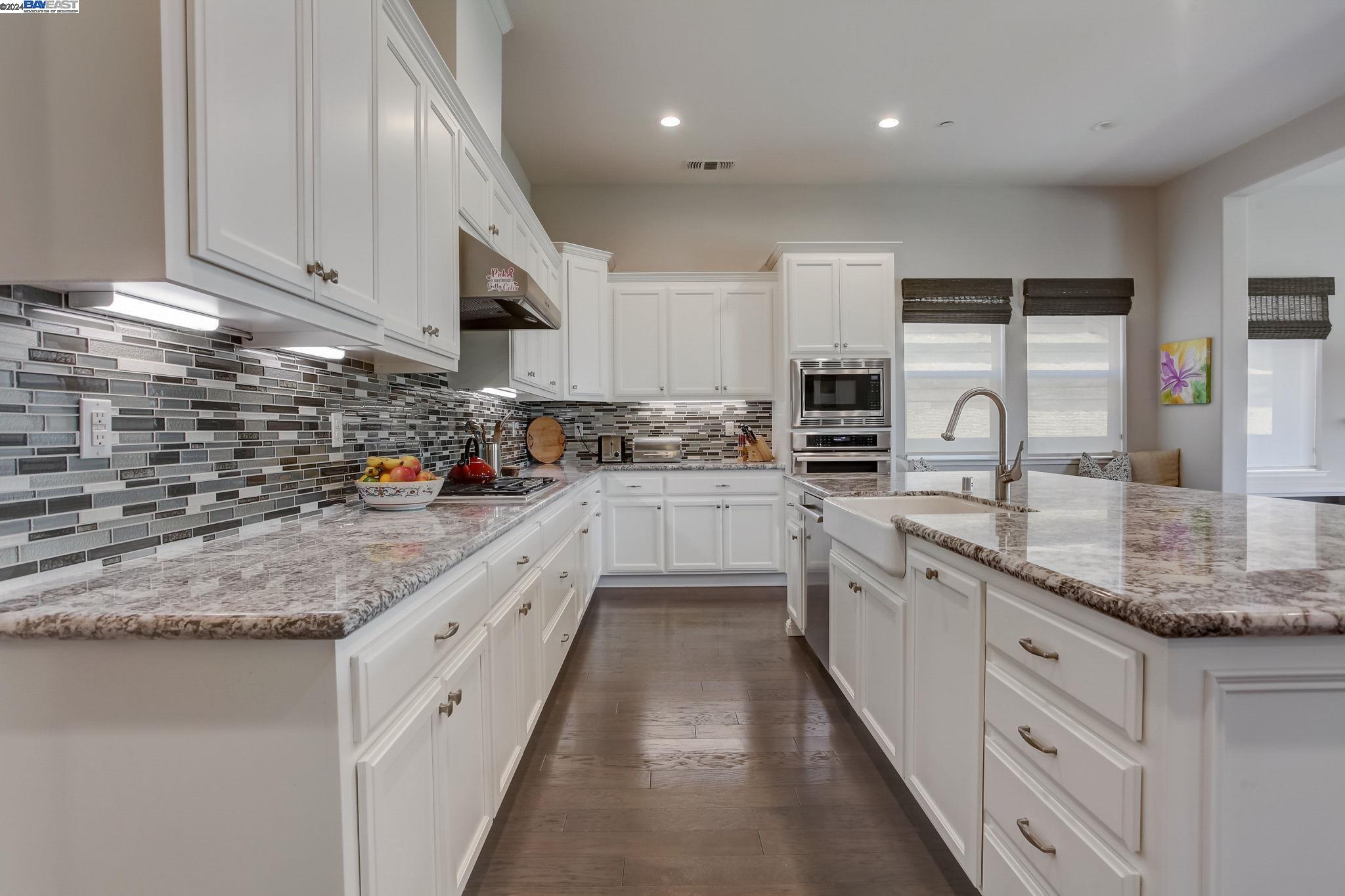 2311 Silver Oaks Ln