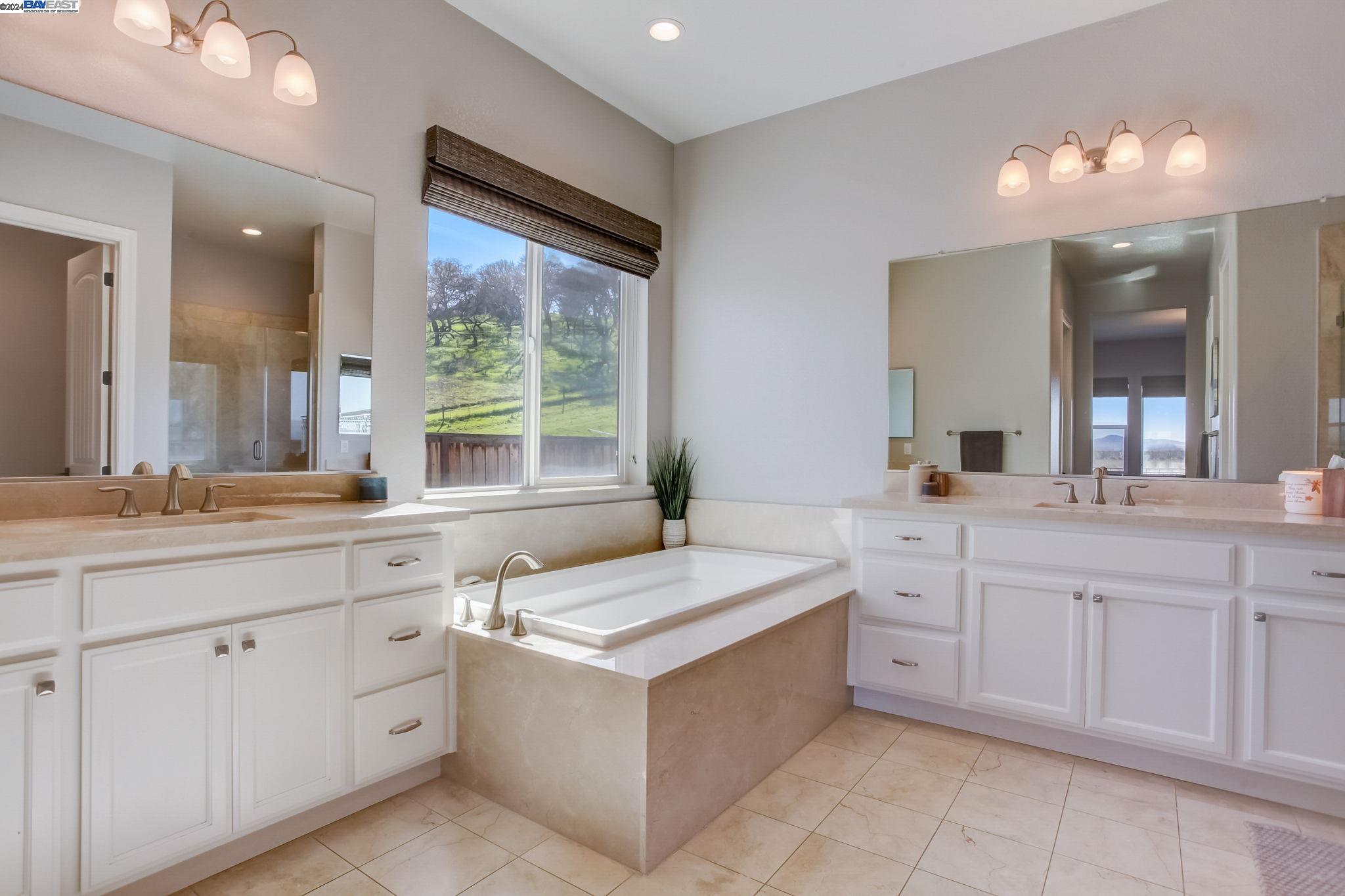 2311 Silver Oaks Ln