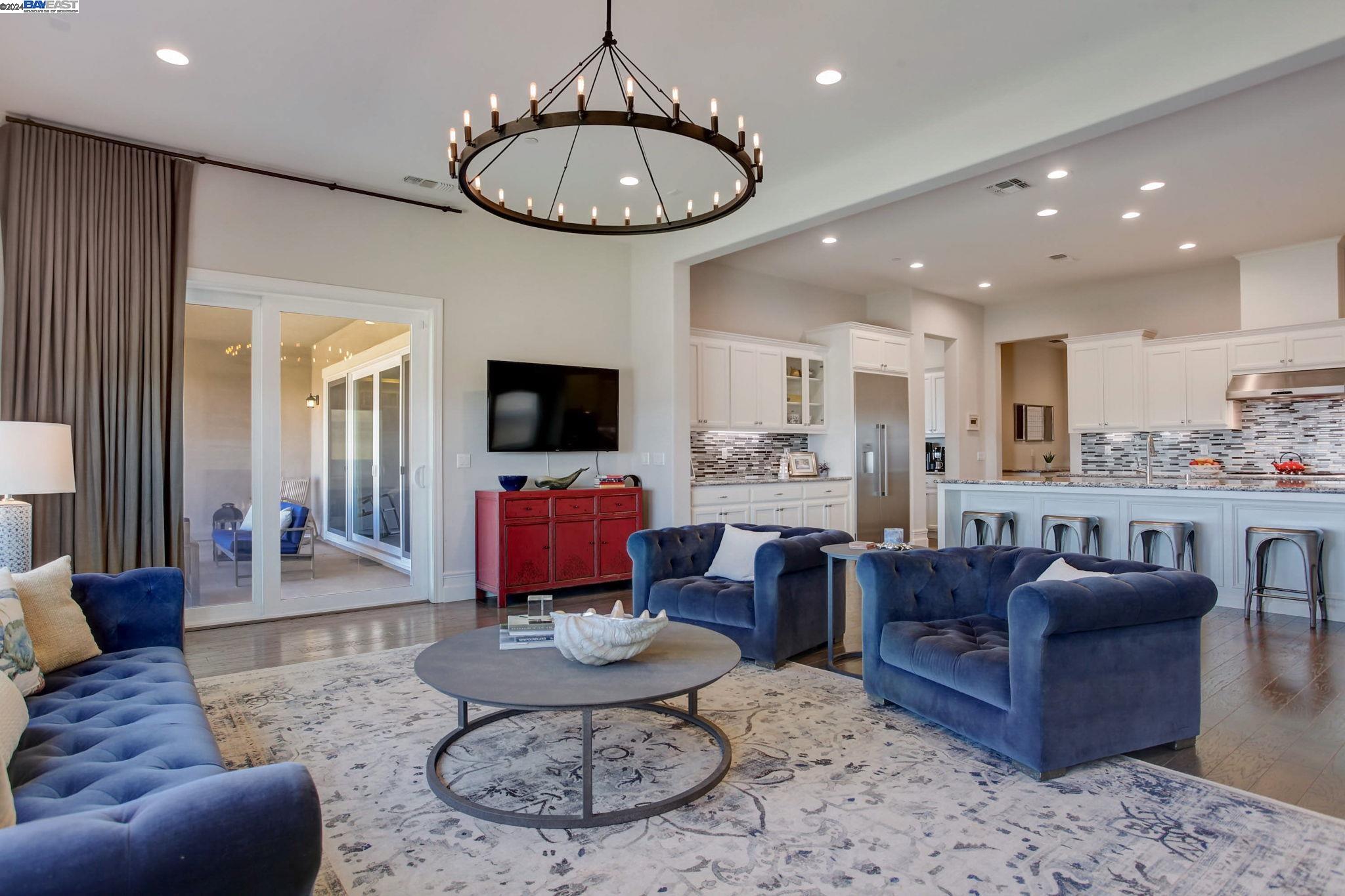 2311 Silver Oaks Ln
