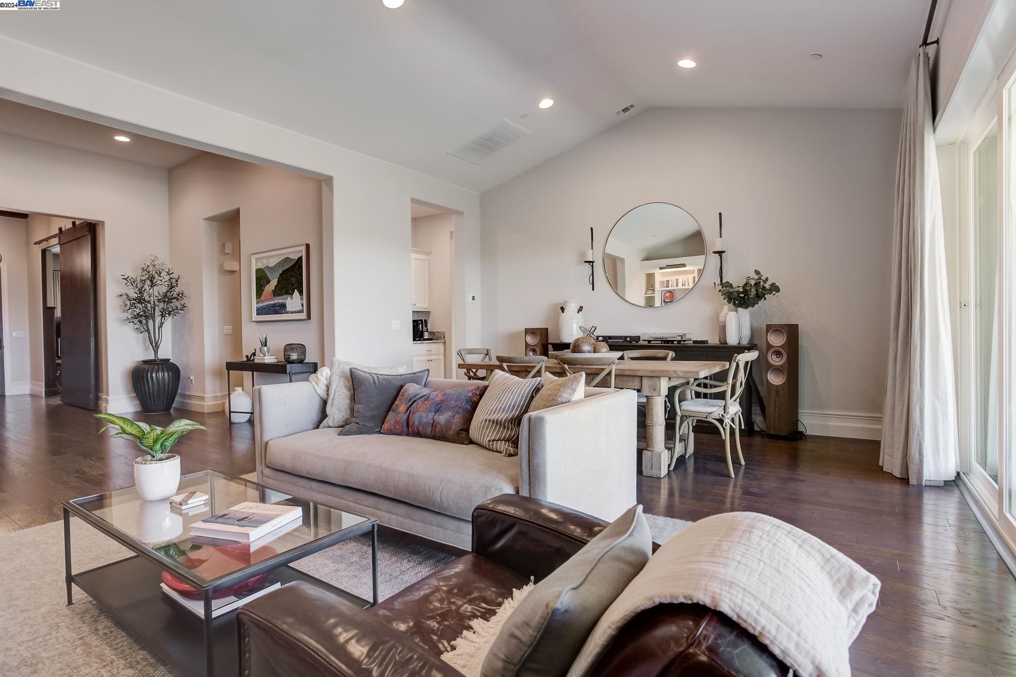 2311 Silver Oaks Ln