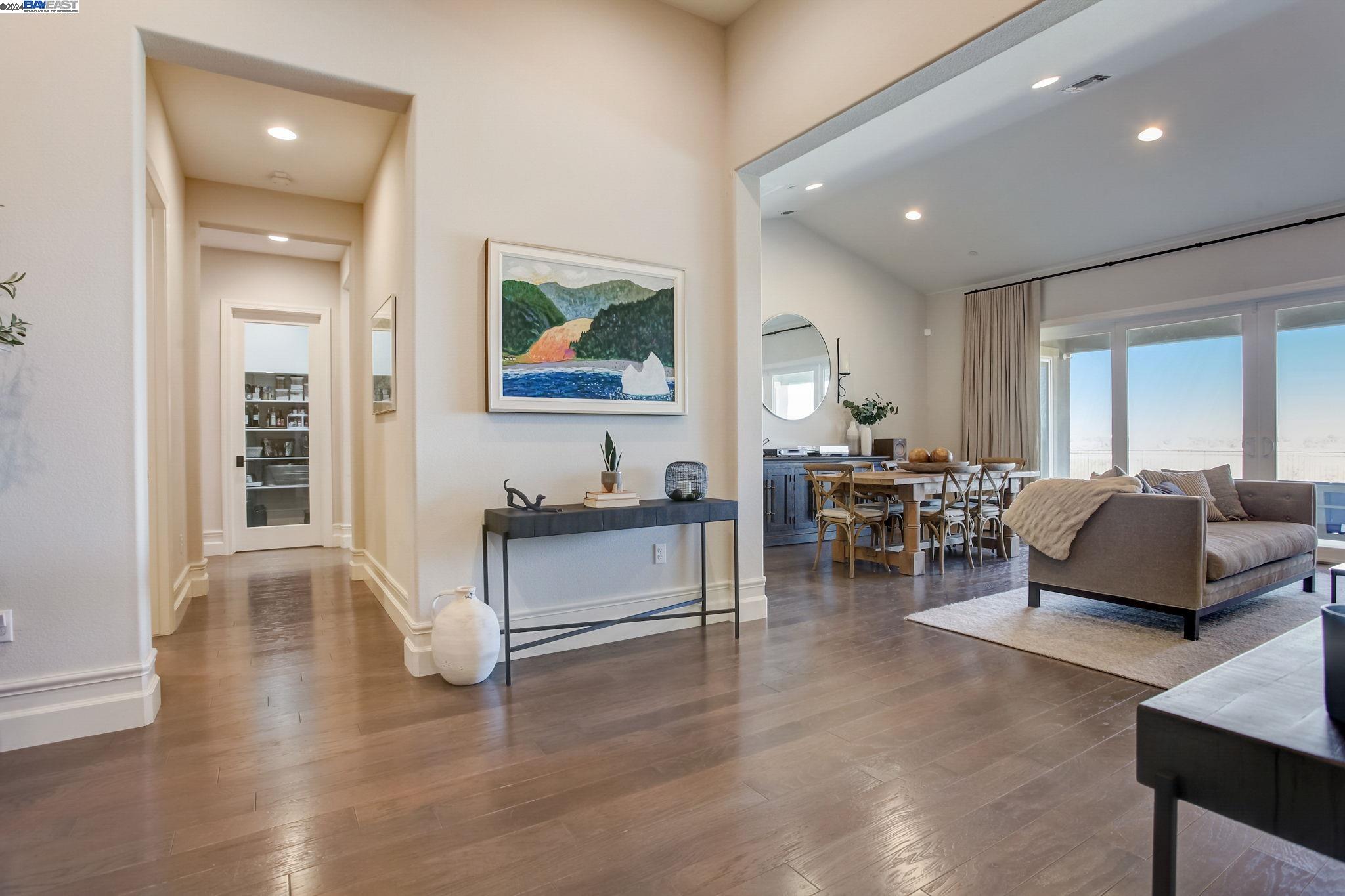 2311 Silver Oaks Ln