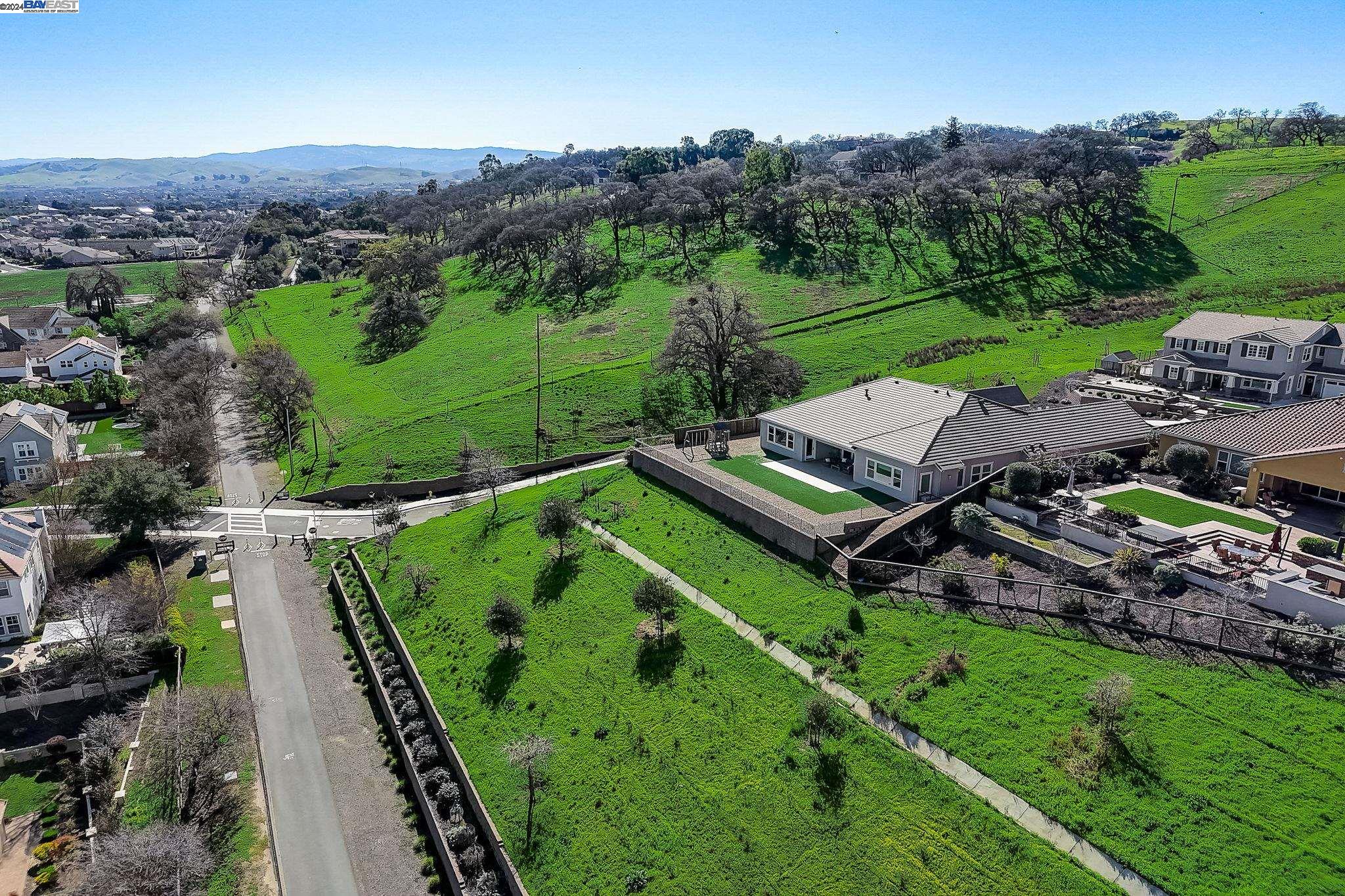 2311 Silver Oaks Ln