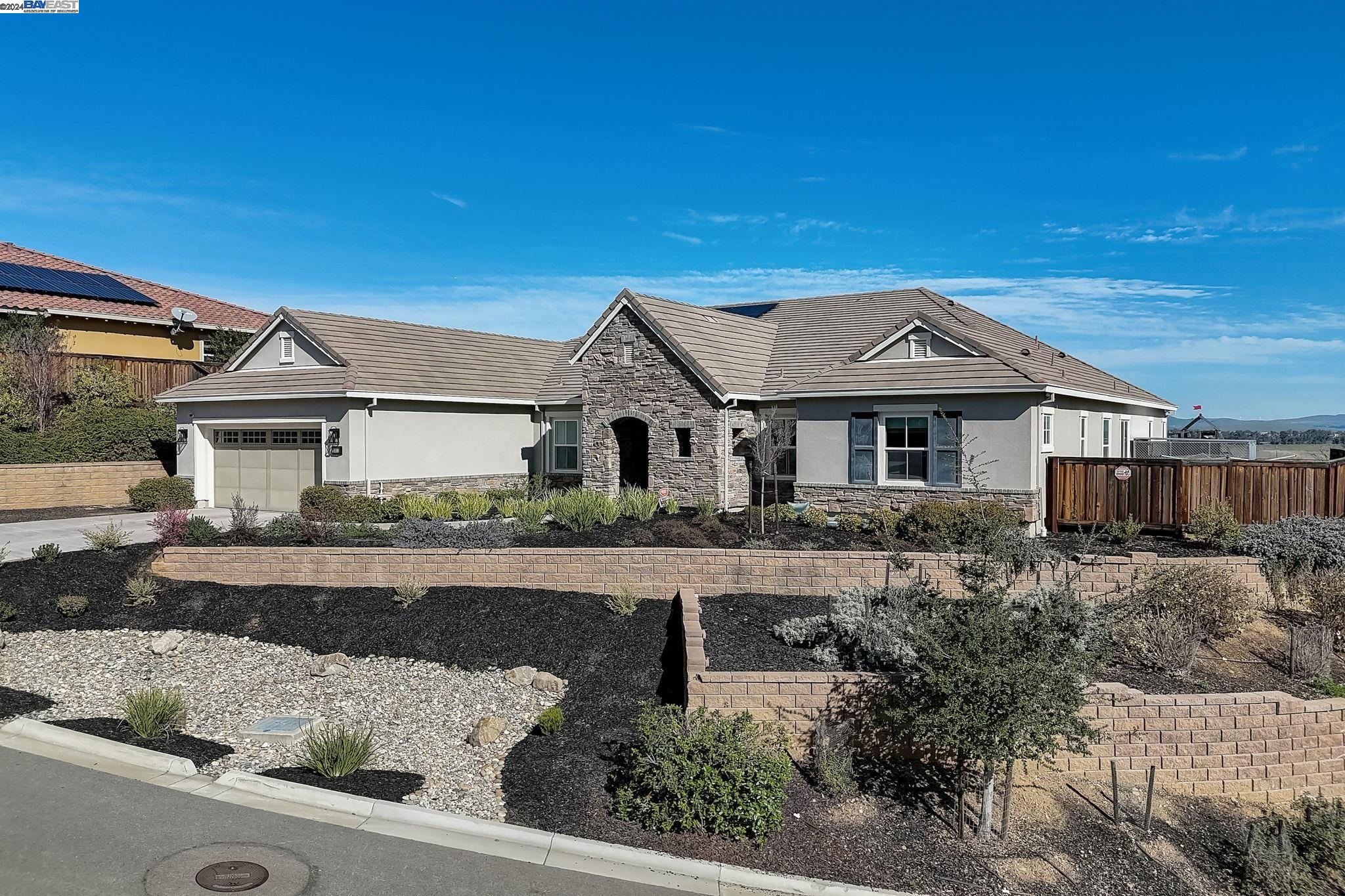 2311 Silver Oaks Ln