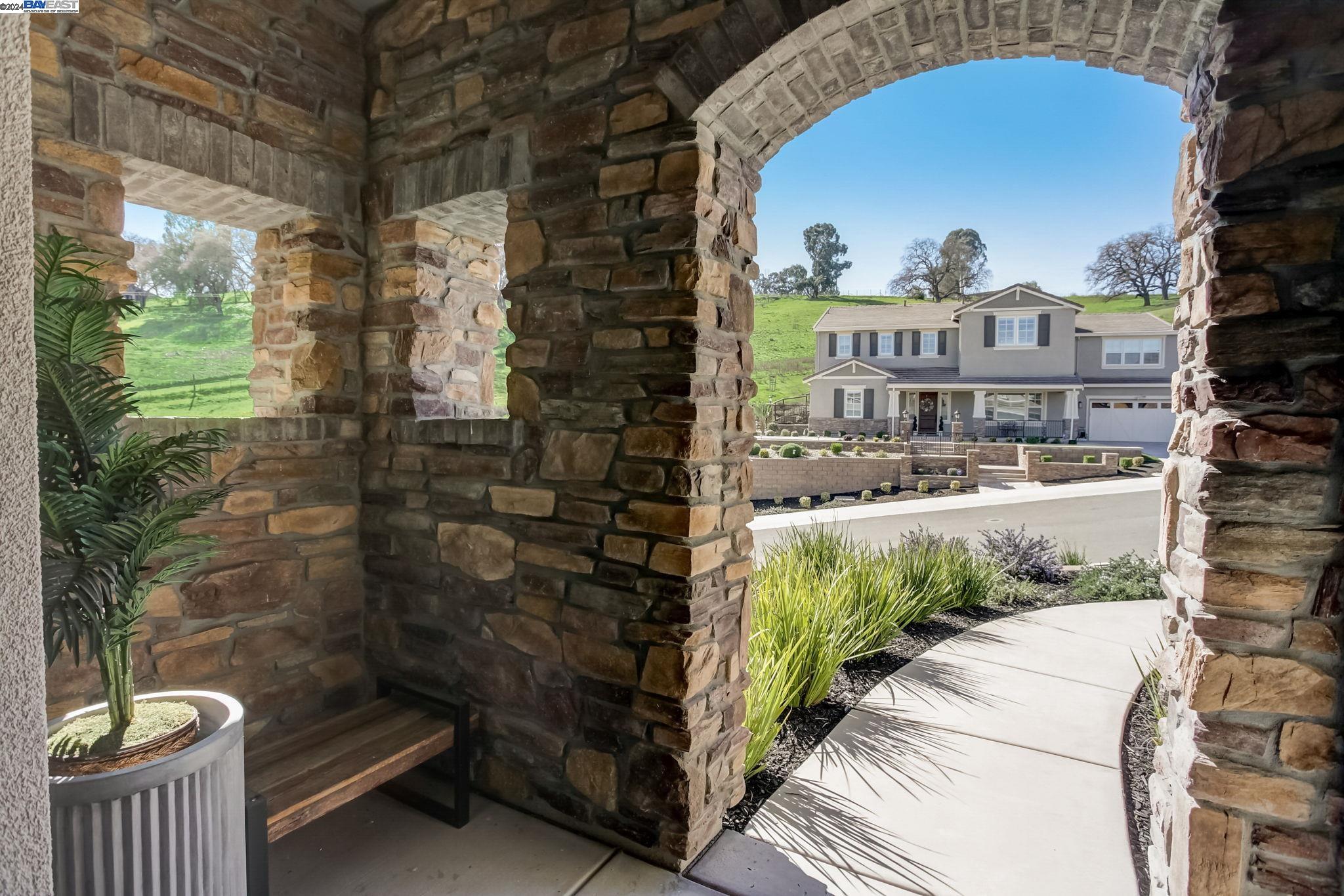 2311 Silver Oaks Ln
