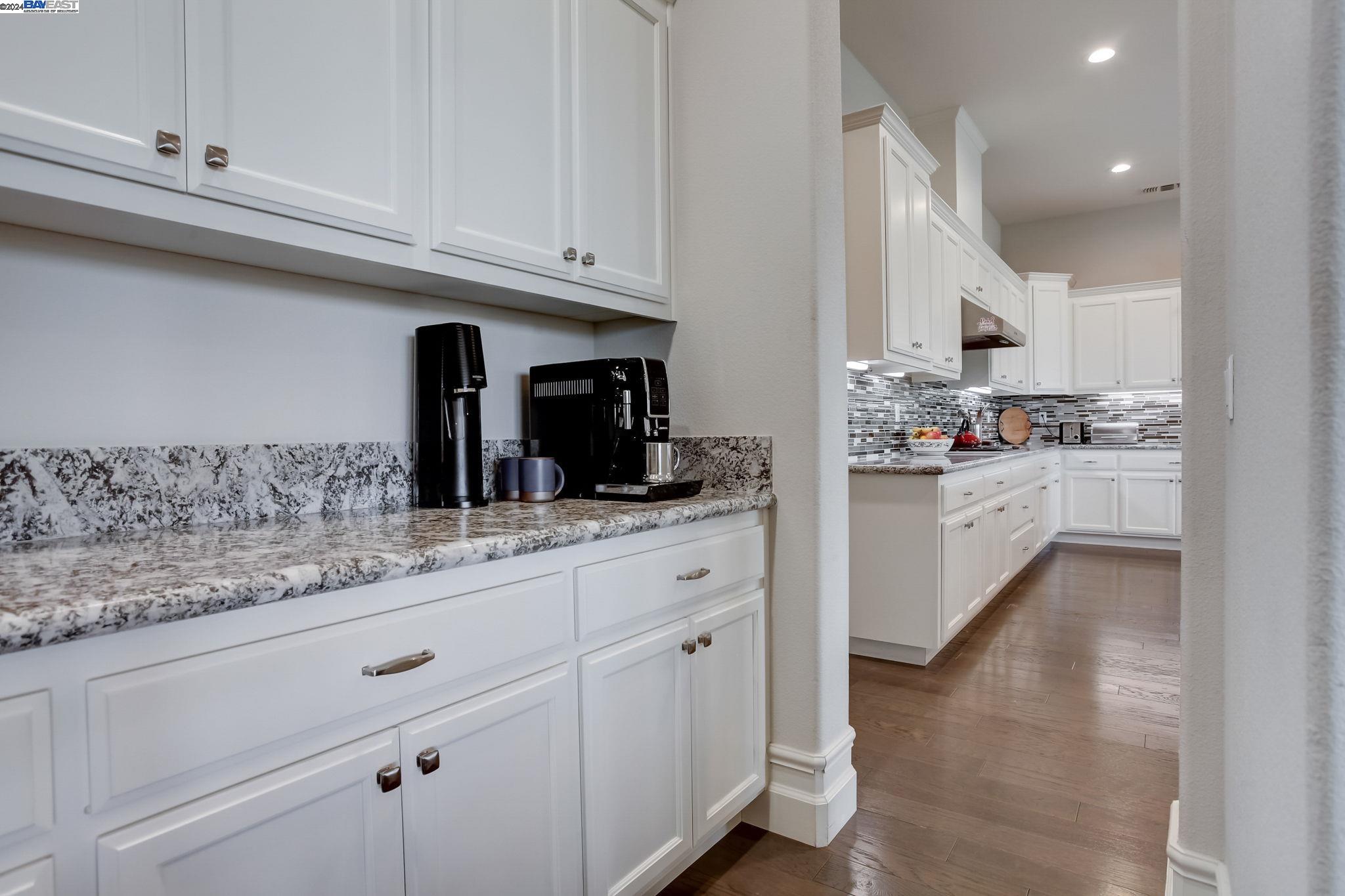 2311 Silver Oaks Ln