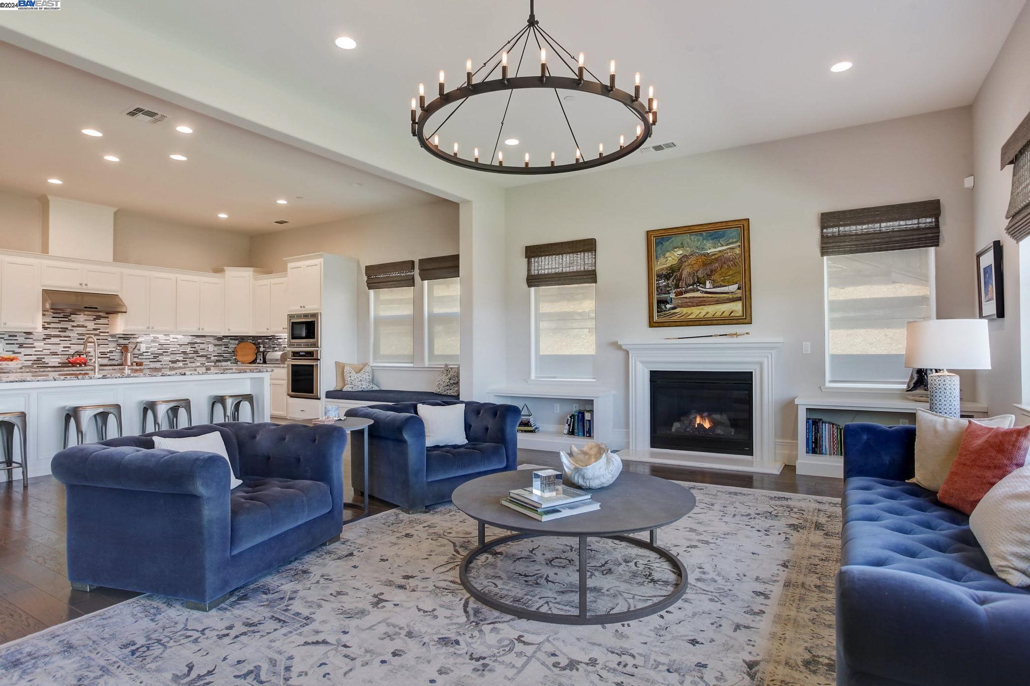 2311 Silver Oaks Ln