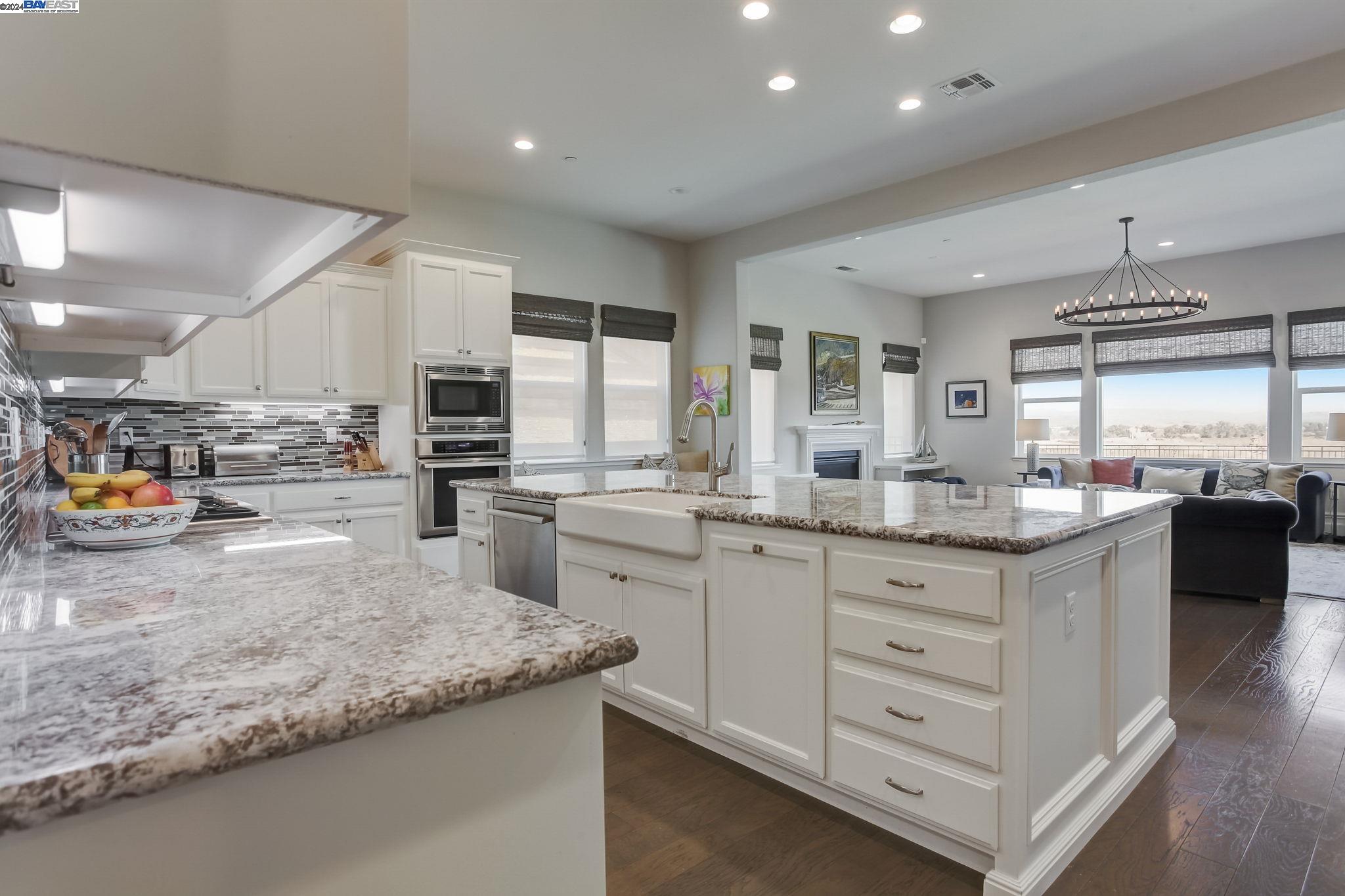 2311 Silver Oaks Ln