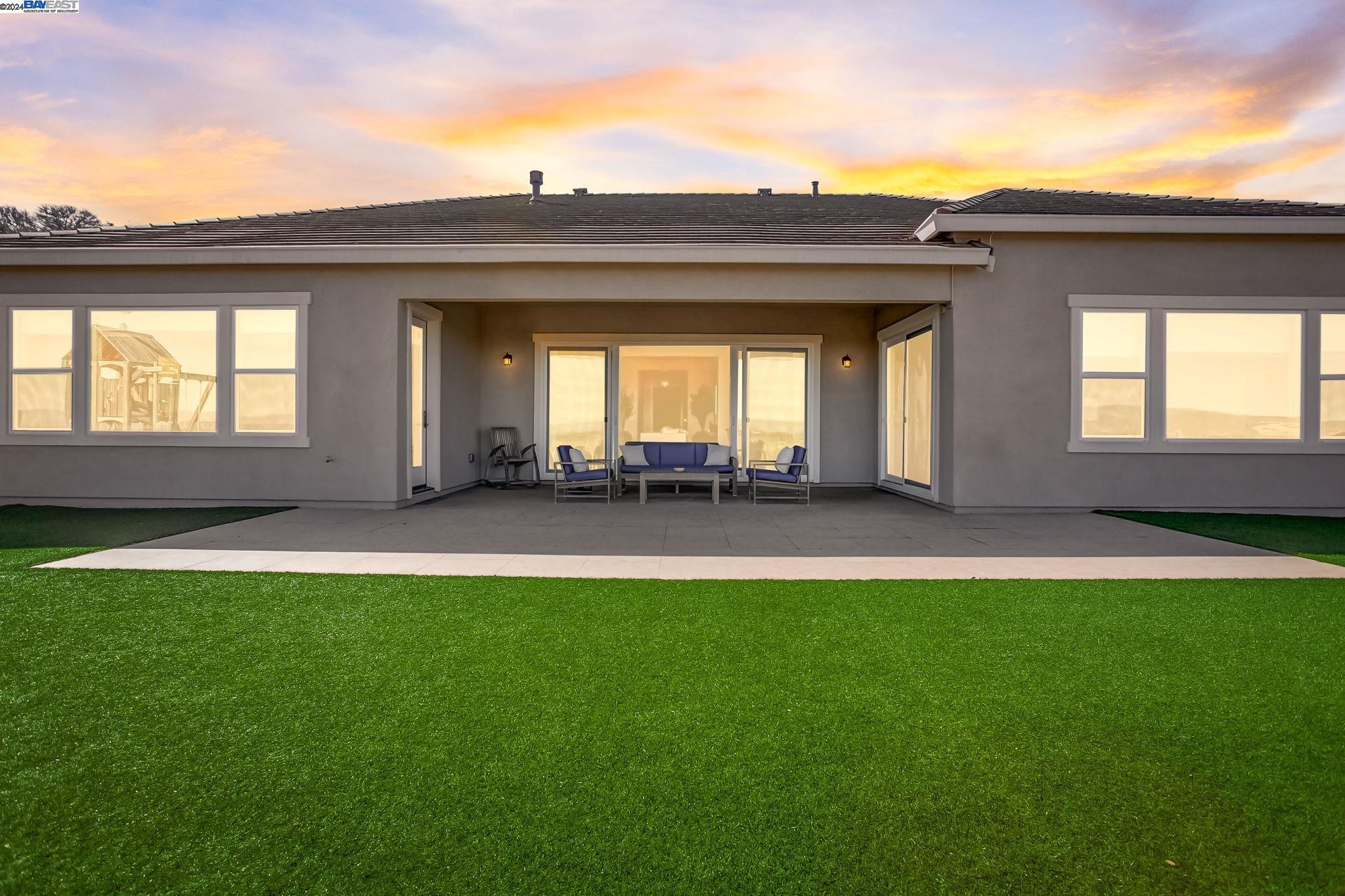 2311 Silver Oaks Ln