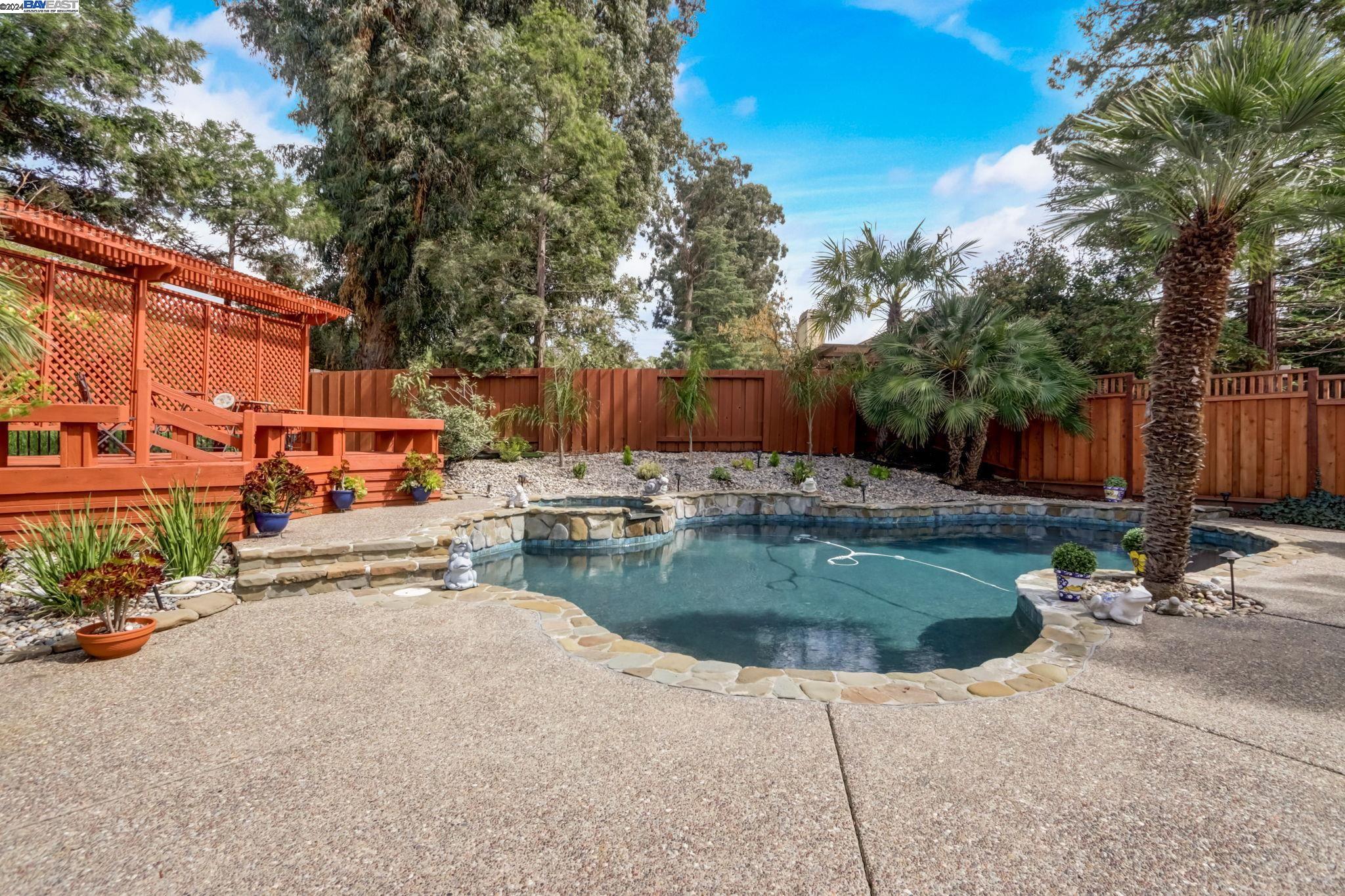 1057 Bartlett Pl