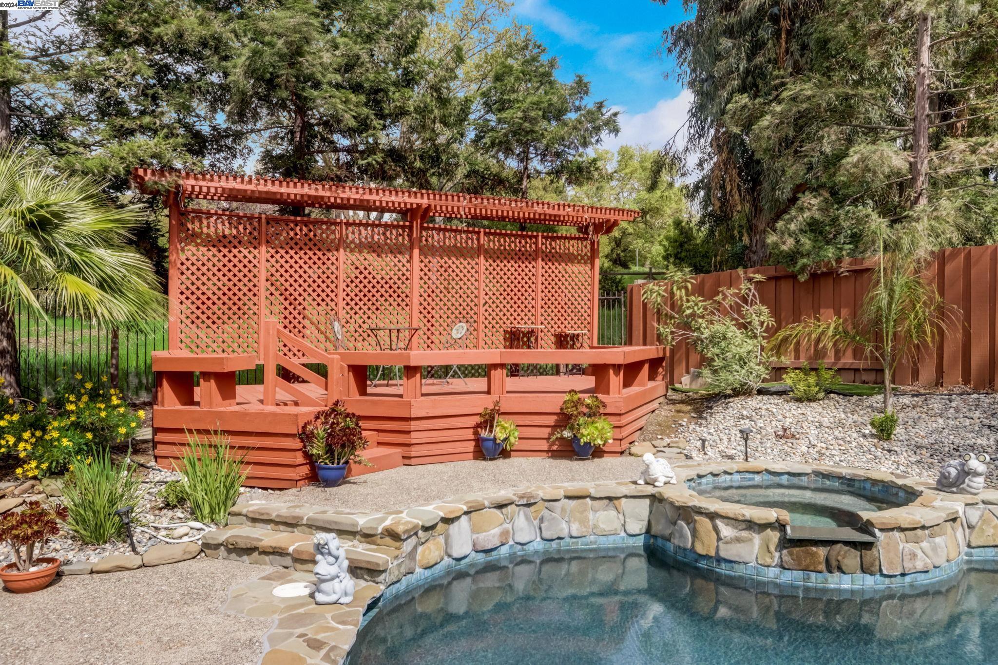 1057 Bartlett Pl