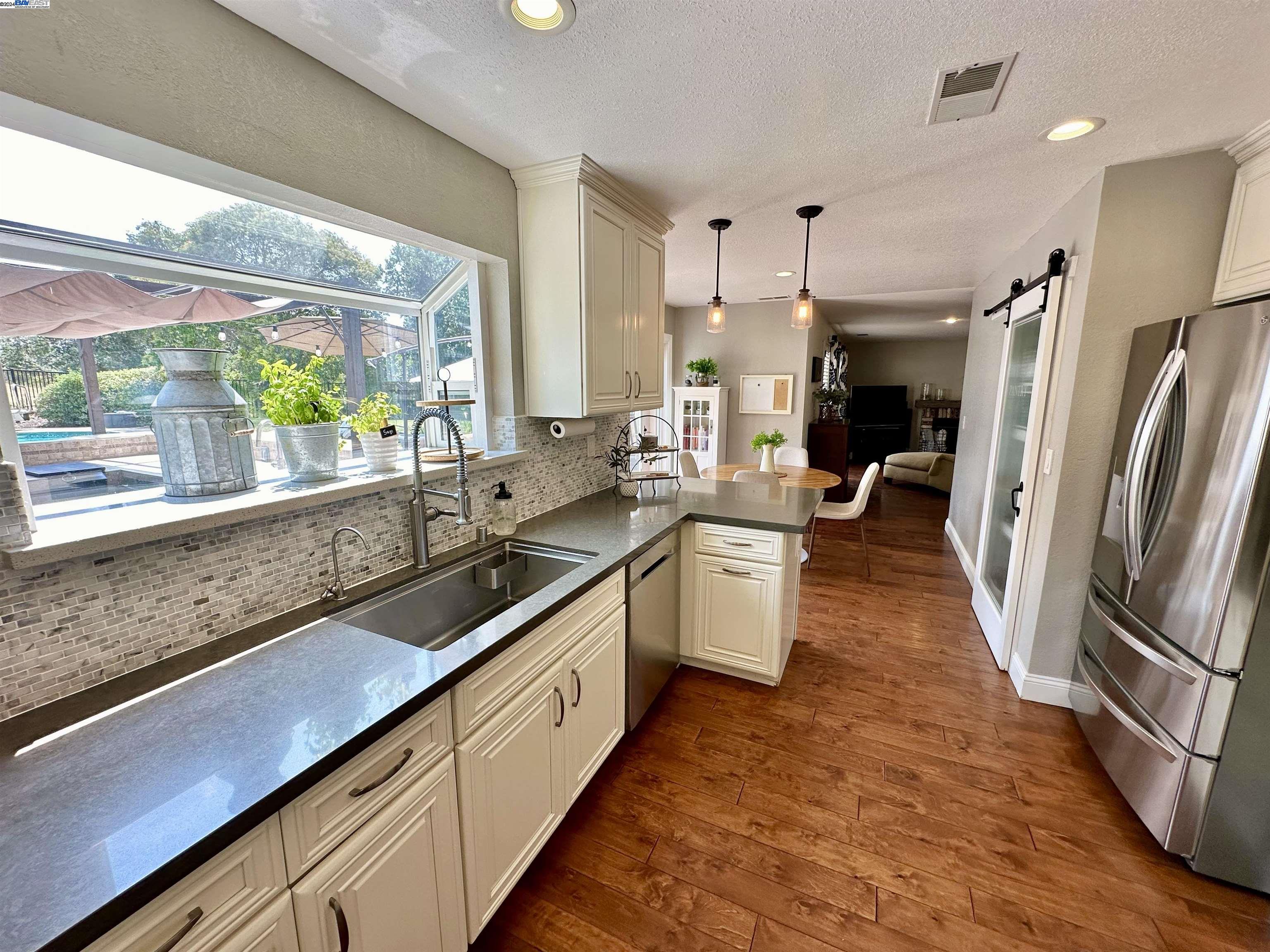 5098 Monaco Dr