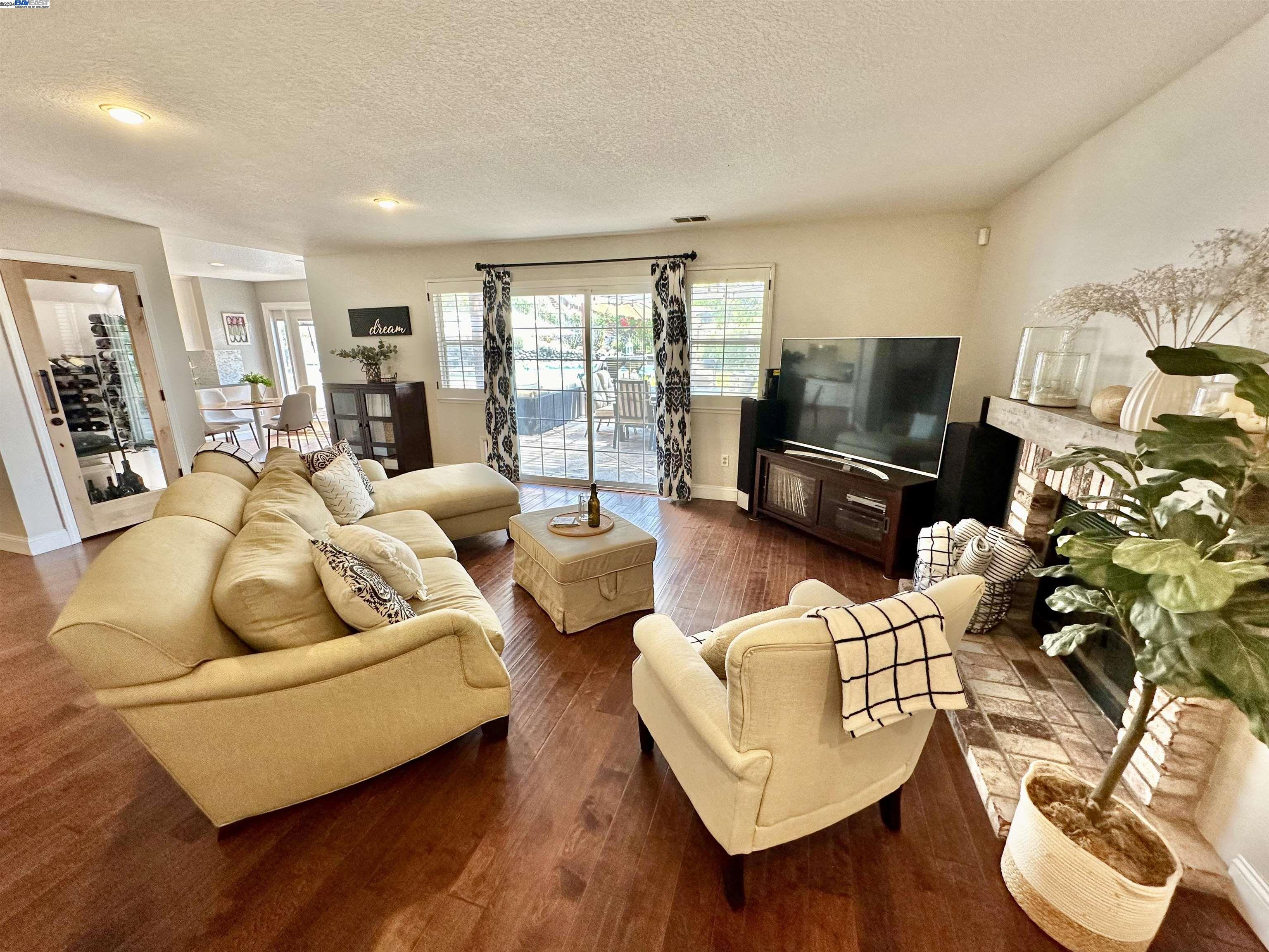 5098 Monaco Dr