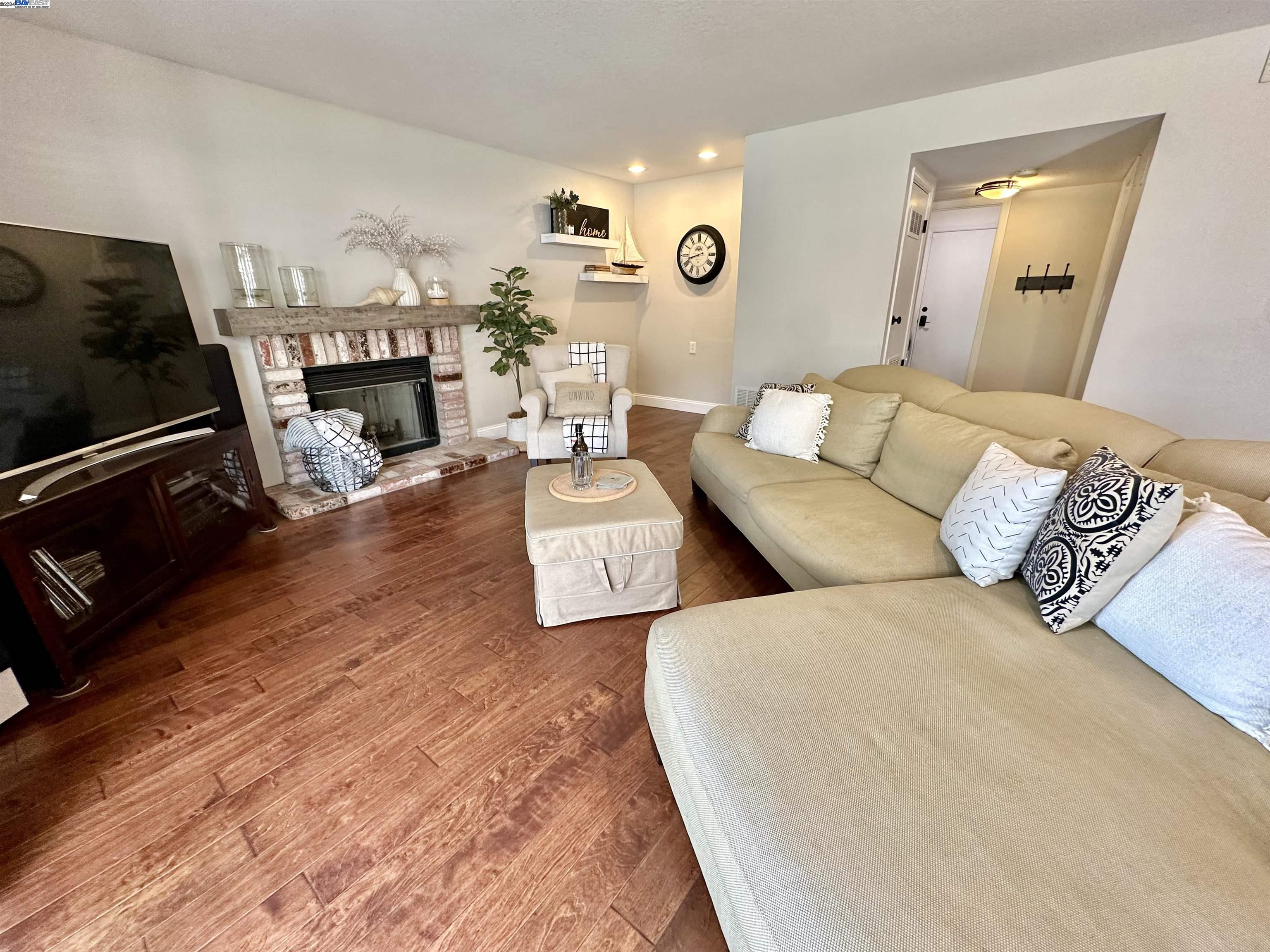 5098 Monaco Dr