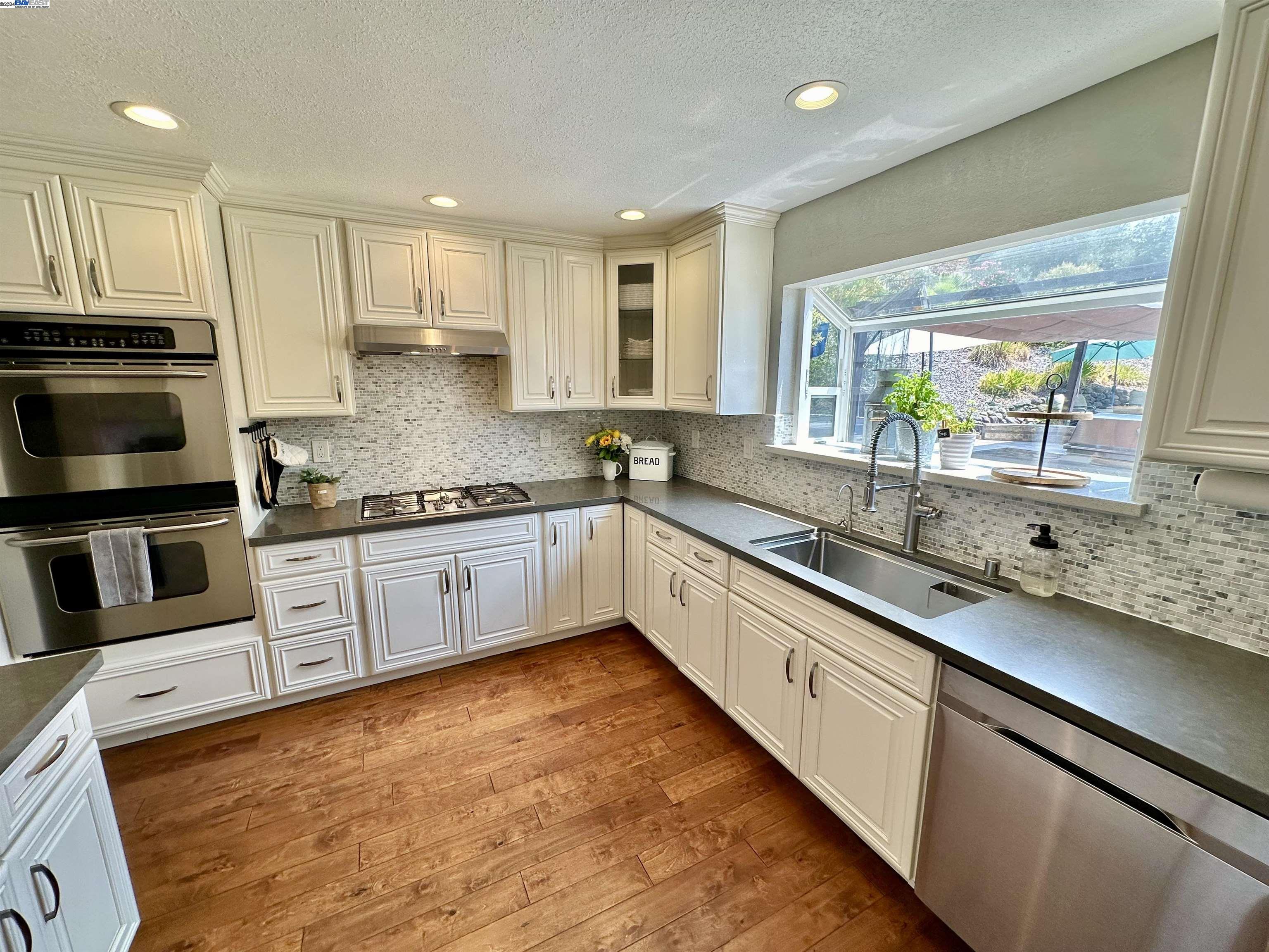 5098 Monaco Dr