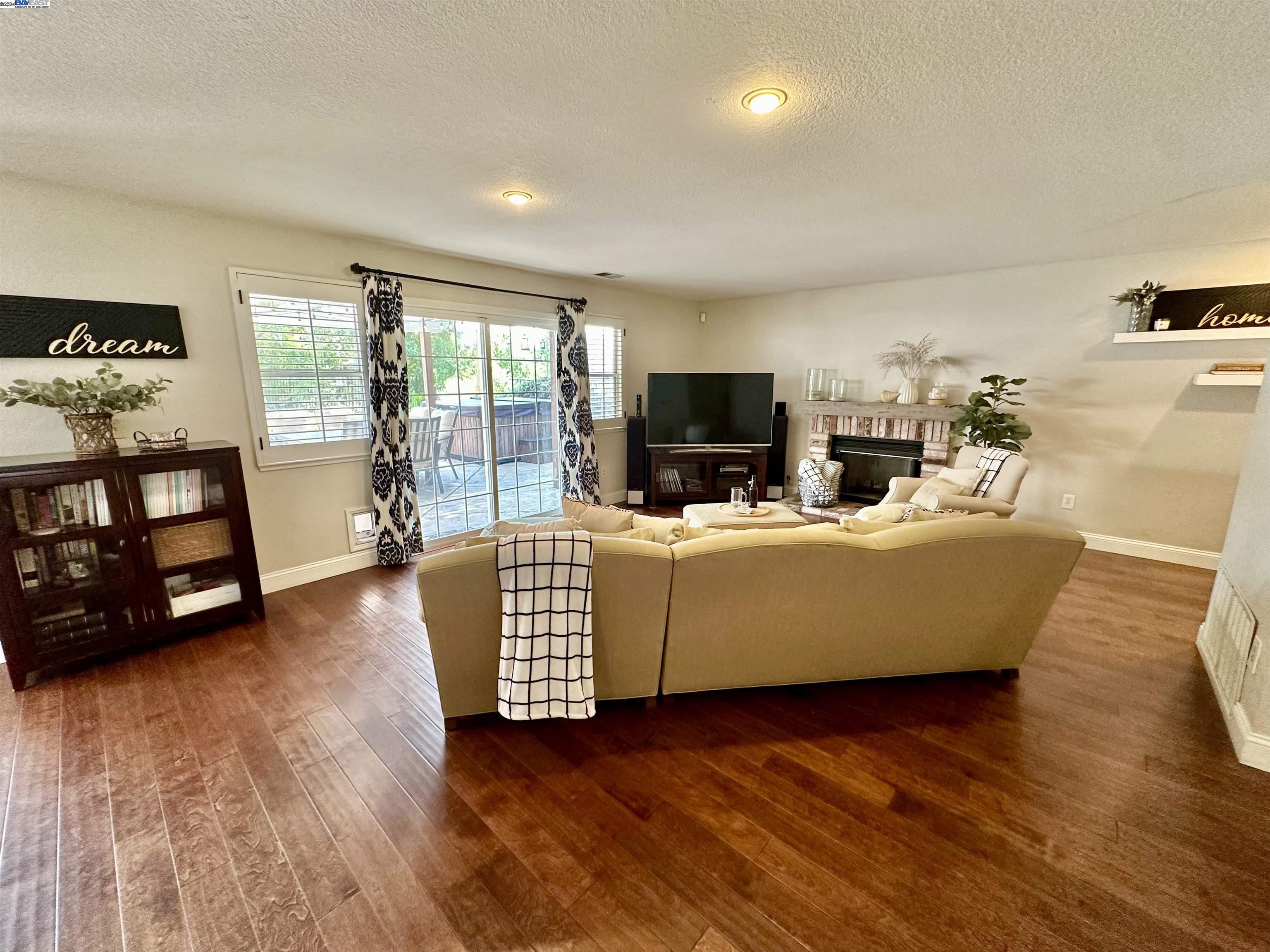 5098 Monaco Dr