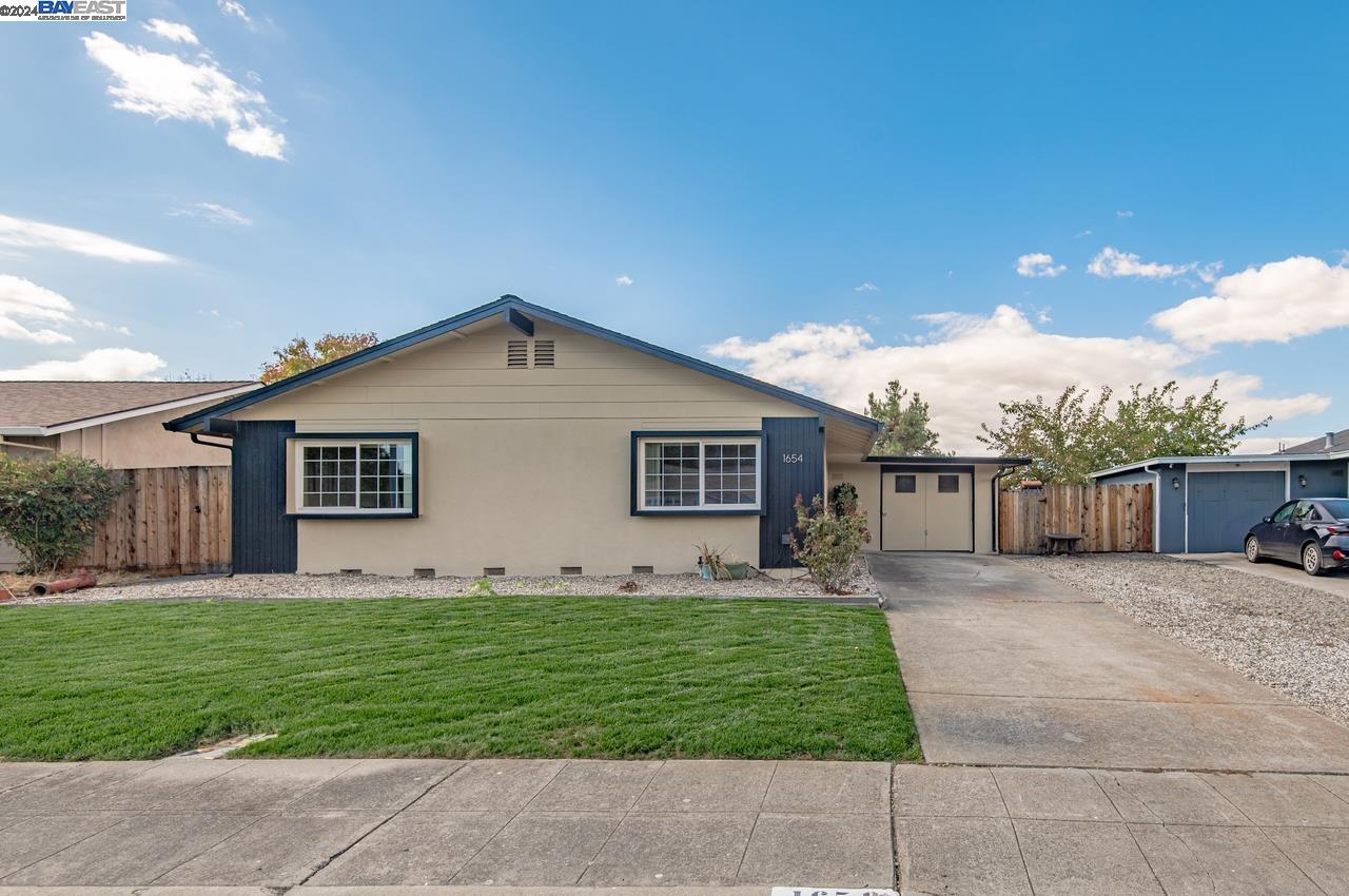 1654 Hollyhock St