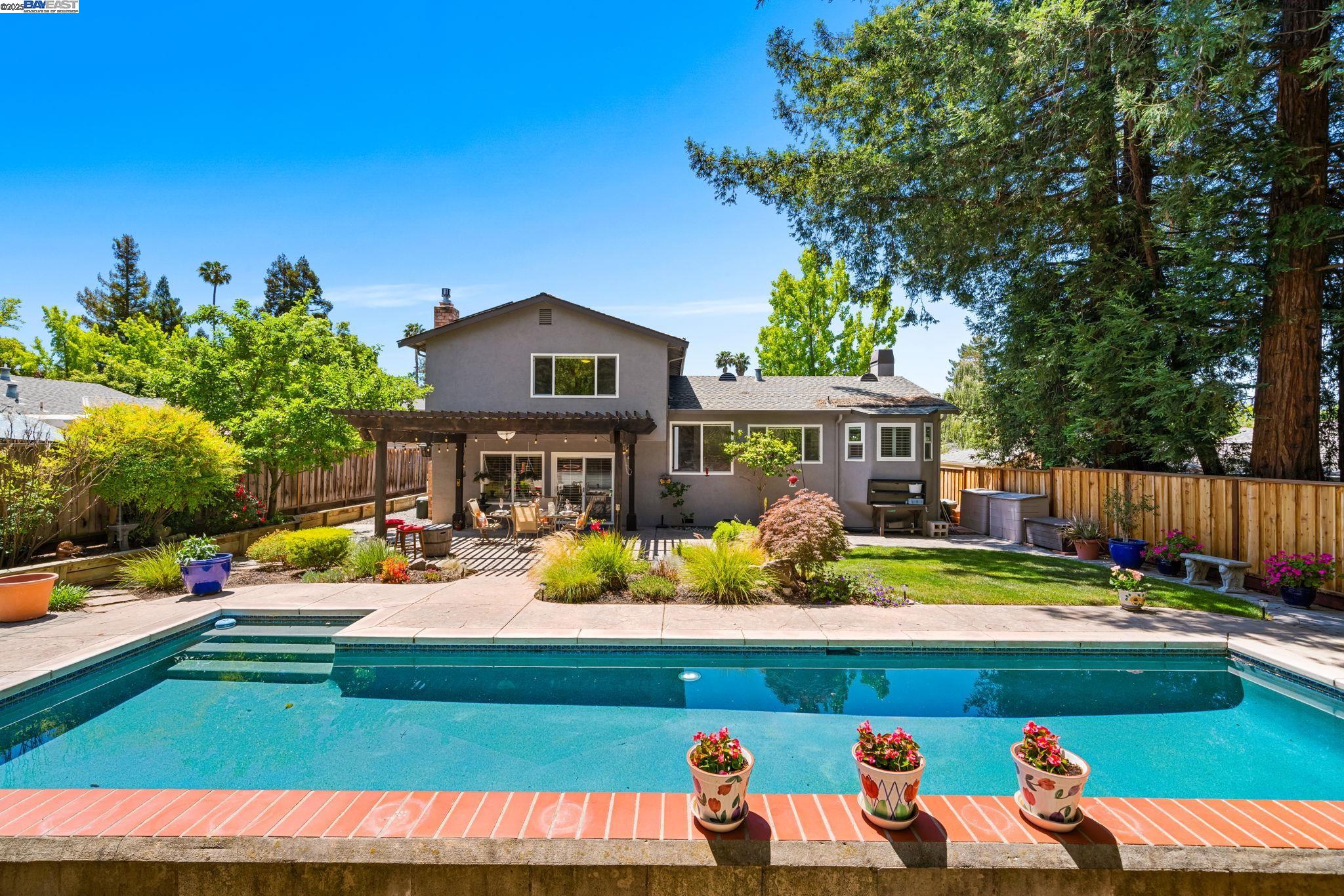 868 Madeira Dr