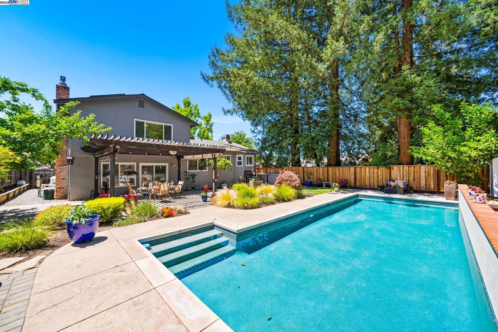 868 Madeira Dr