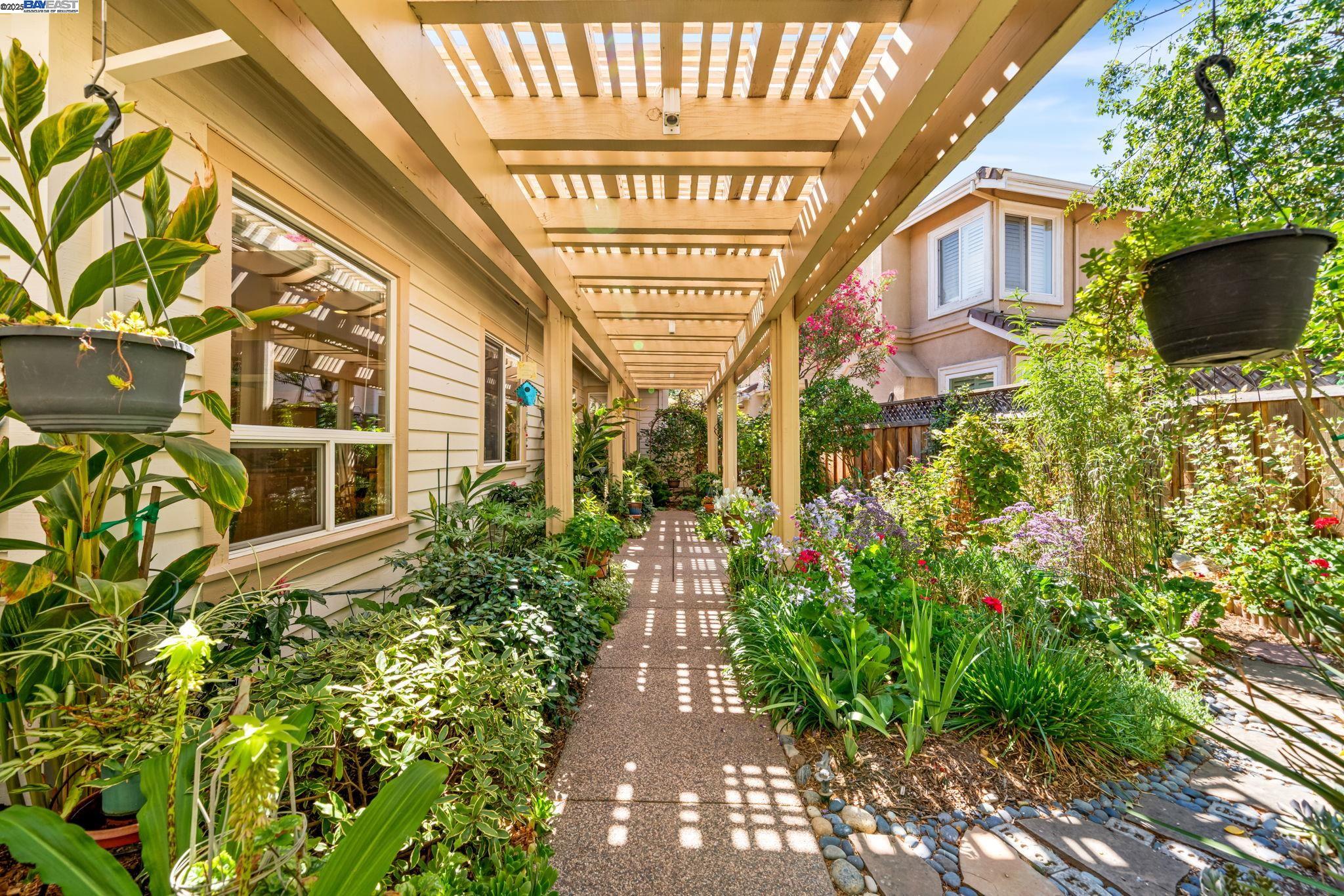 444 Cabonia Ct