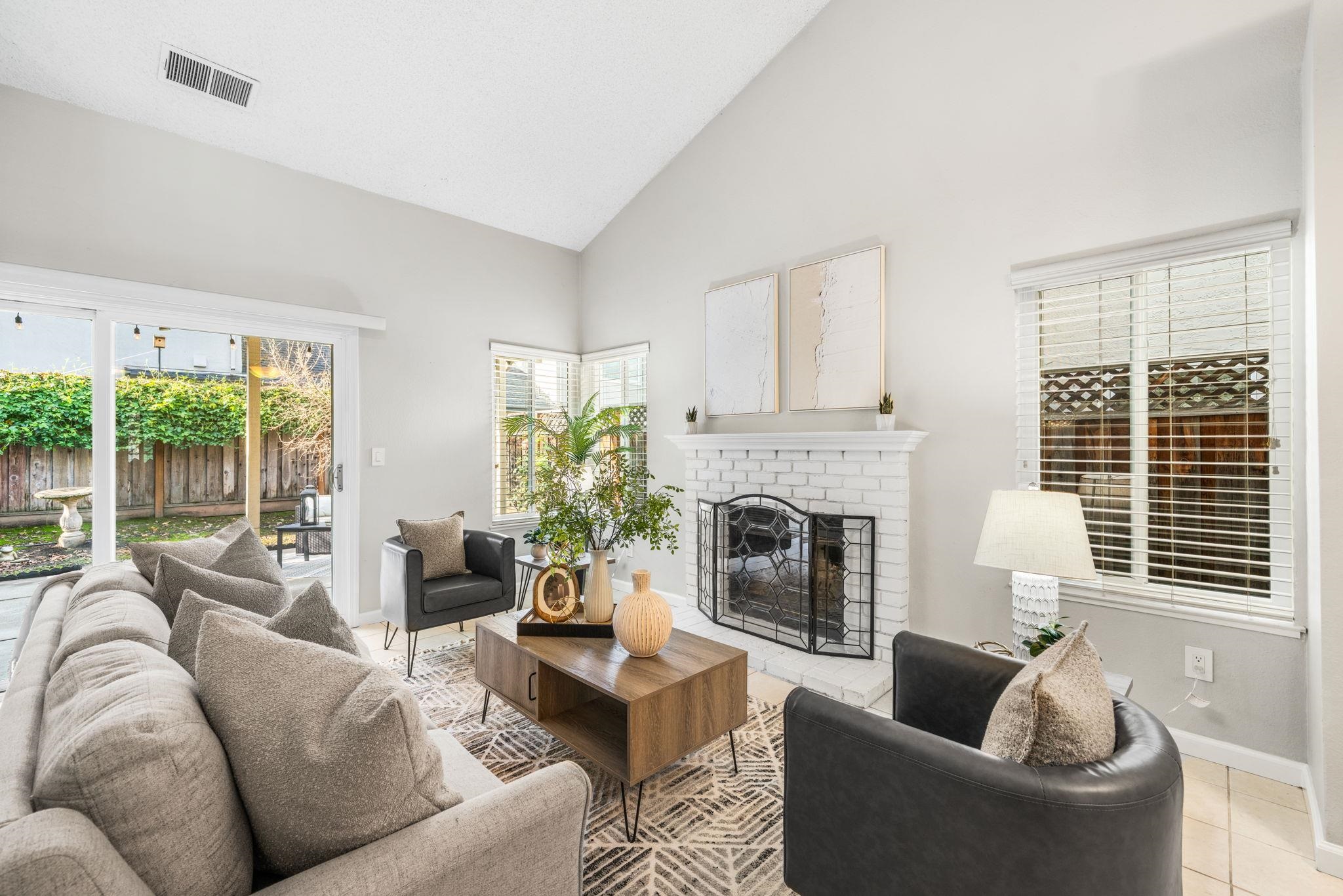 2128 Alexander Way