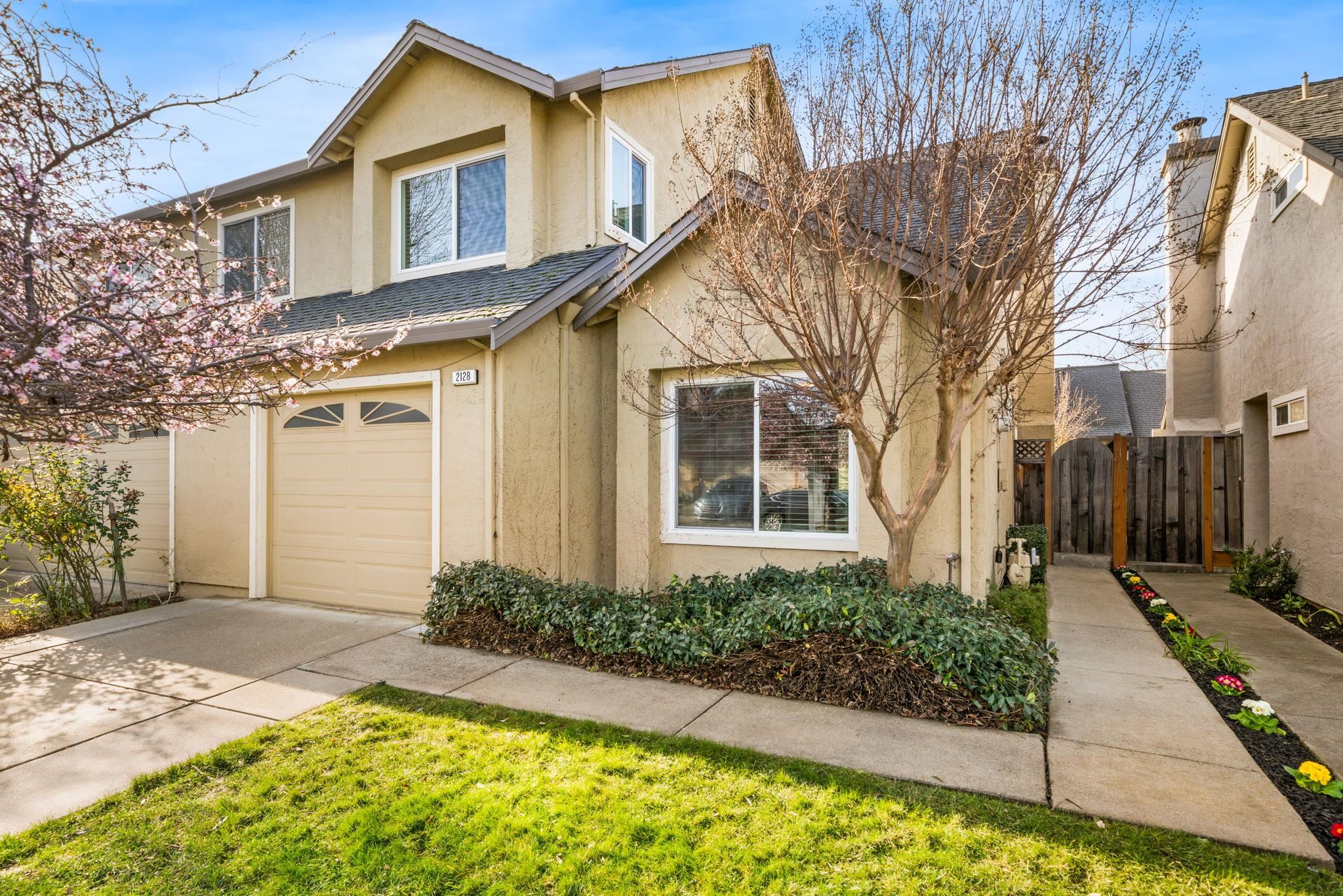 2128 Alexander Way